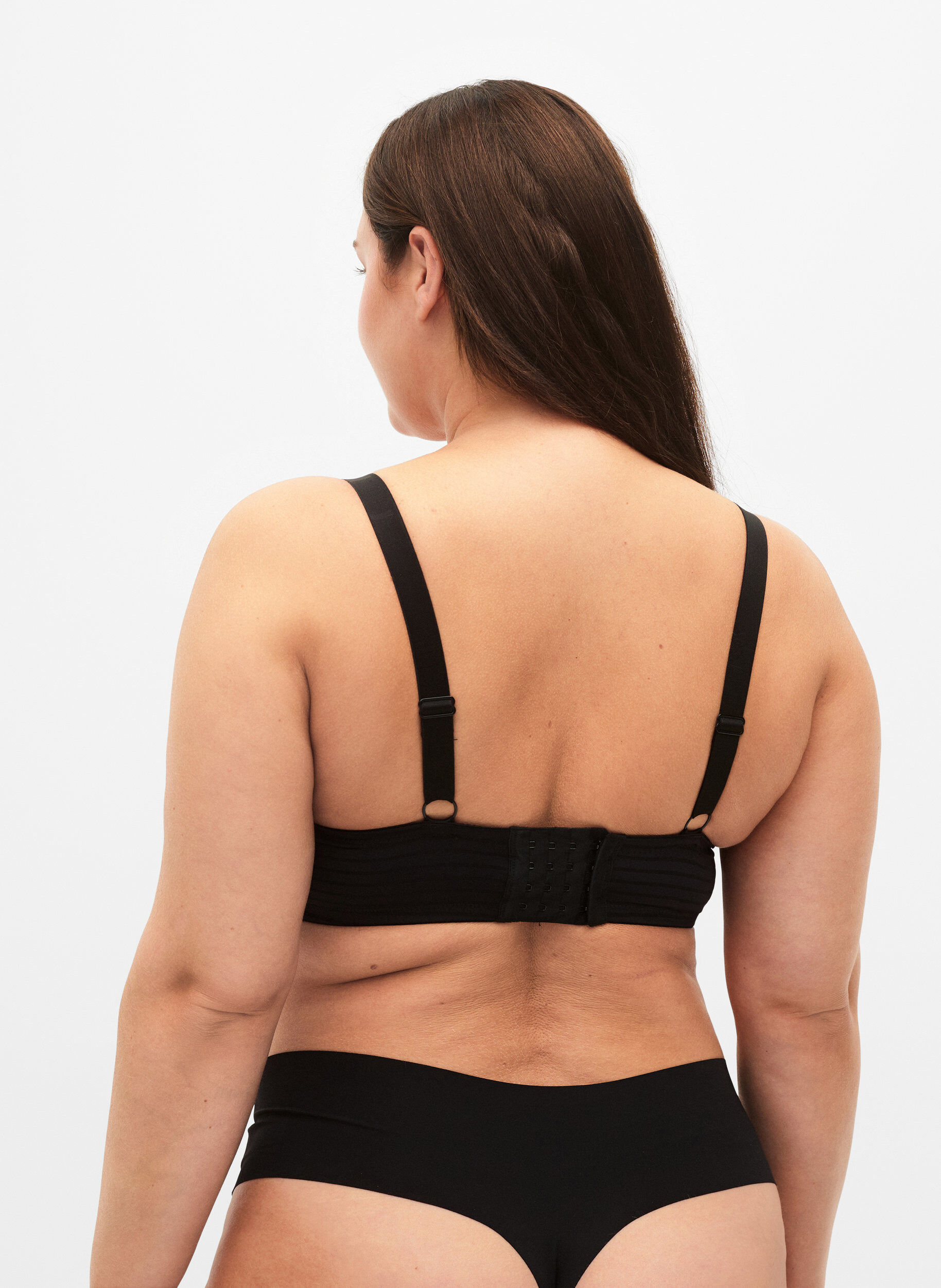 Zizzi Soutien-gorge moul&eacute; avec maille ray&eacute;e, Black, Model image number 1