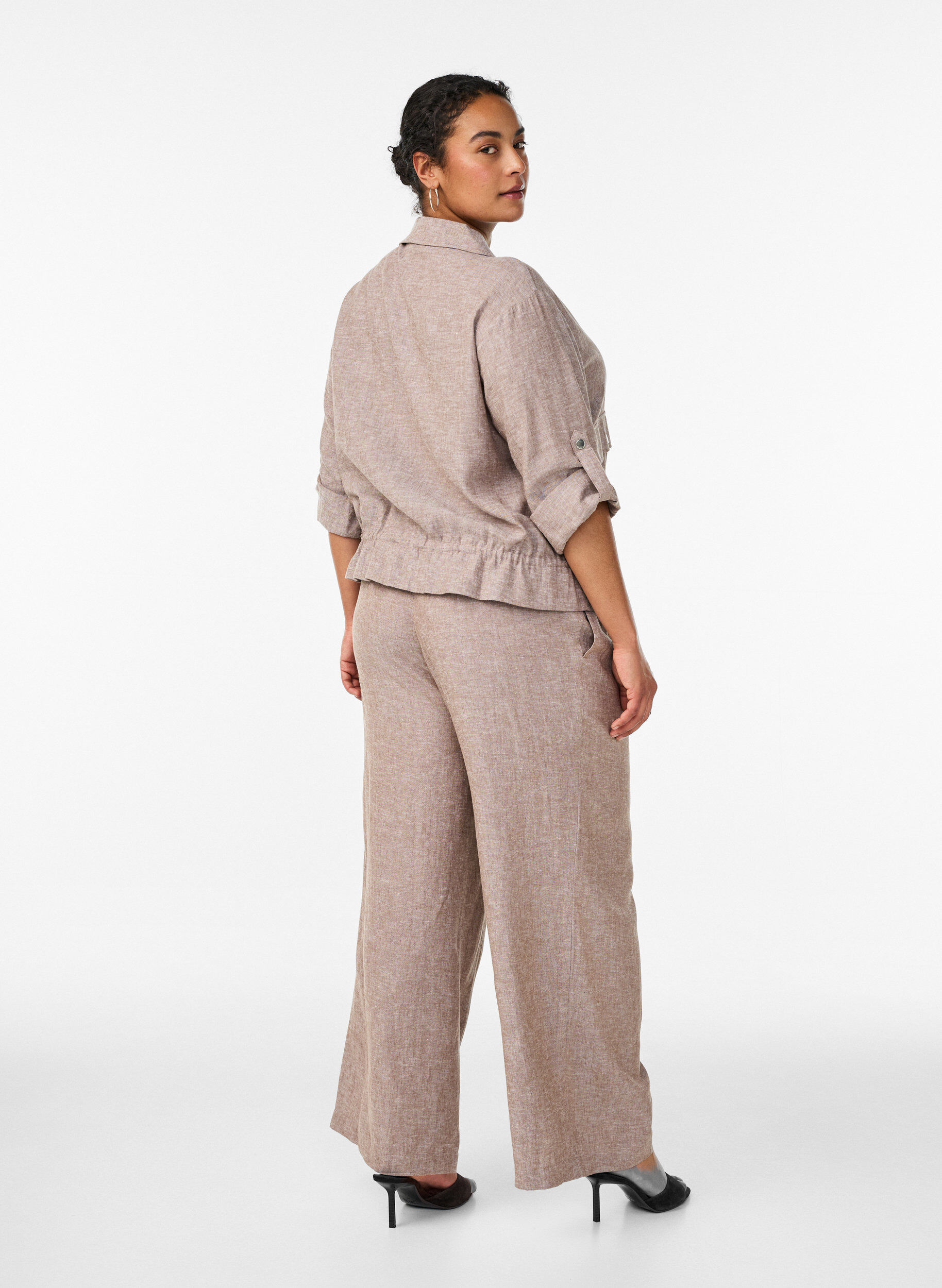 Zizzi Pantalon large en lin et viscose, Marron, Model image number 1