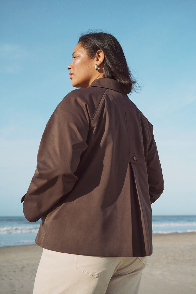 Trench-coat court marron, , Model