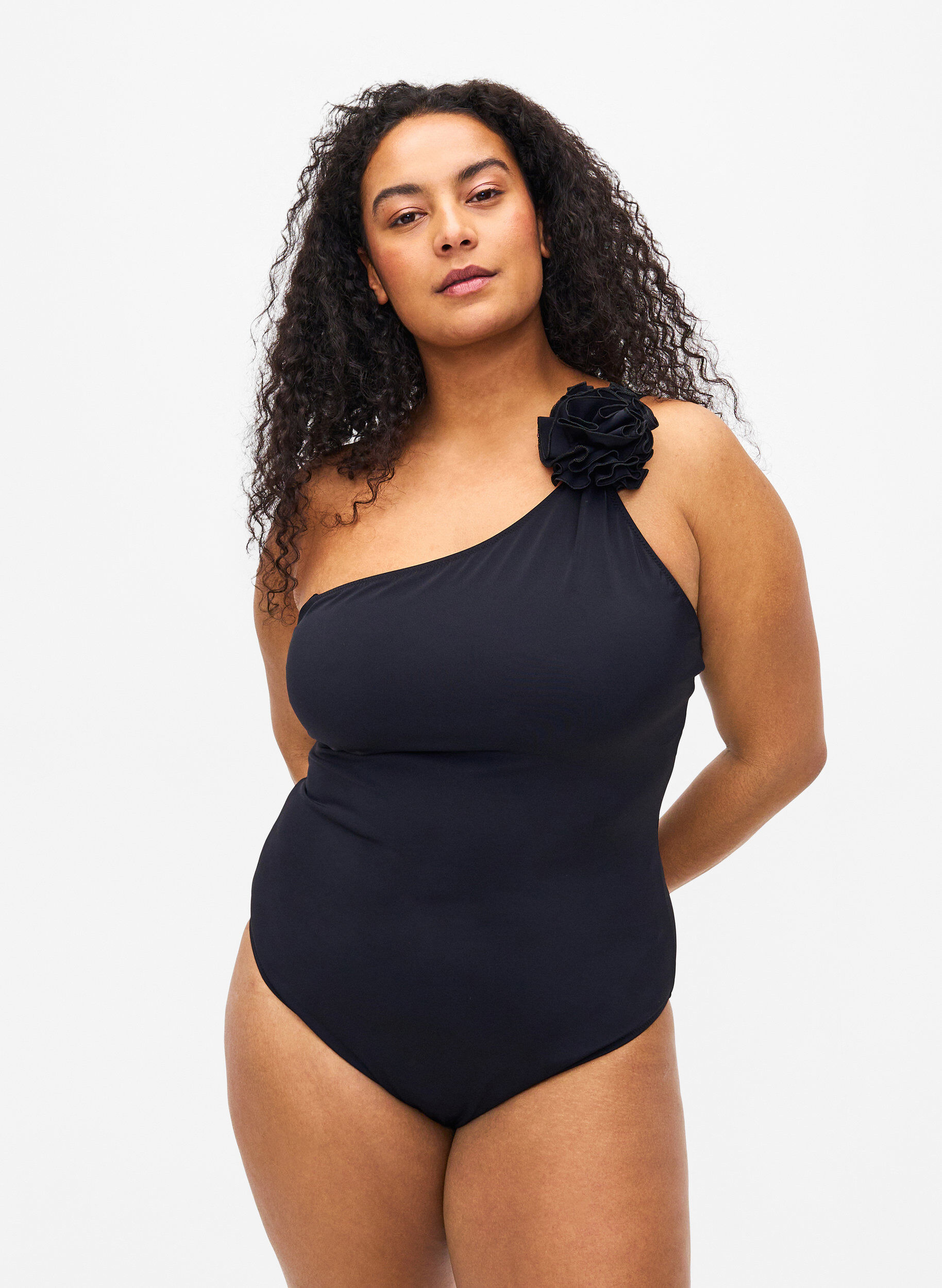 Zizzi Maillot de bain &agrave; encolure asym&eacute;trique, Black, Model image number 0