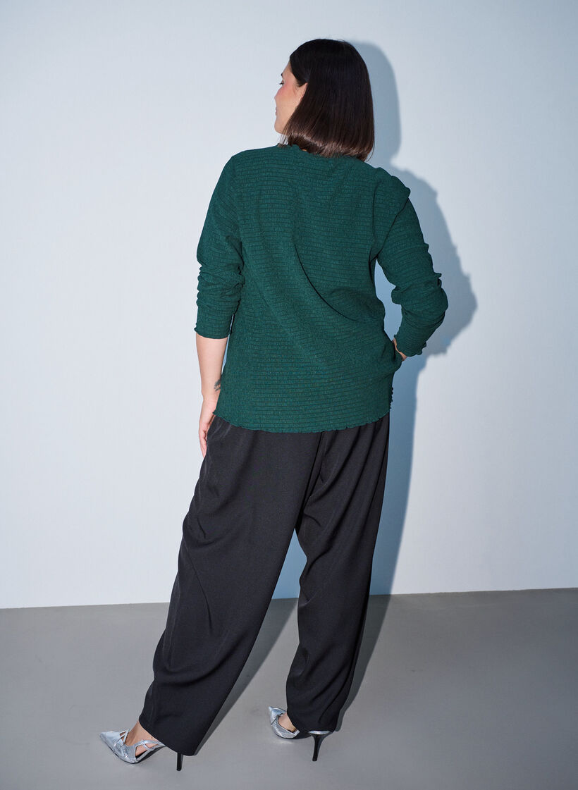 Blouse textur&eacute;e avec bords ondul&eacute;s, Vert fonc&eacute;, Model image number 2