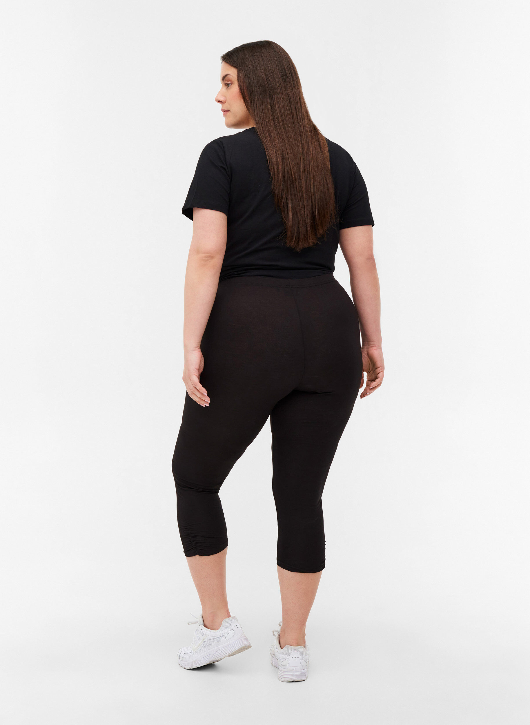 Zizzi Legging 3/4 basique avec d&eacute;tail froiss&eacute;, Black, Model image number 1