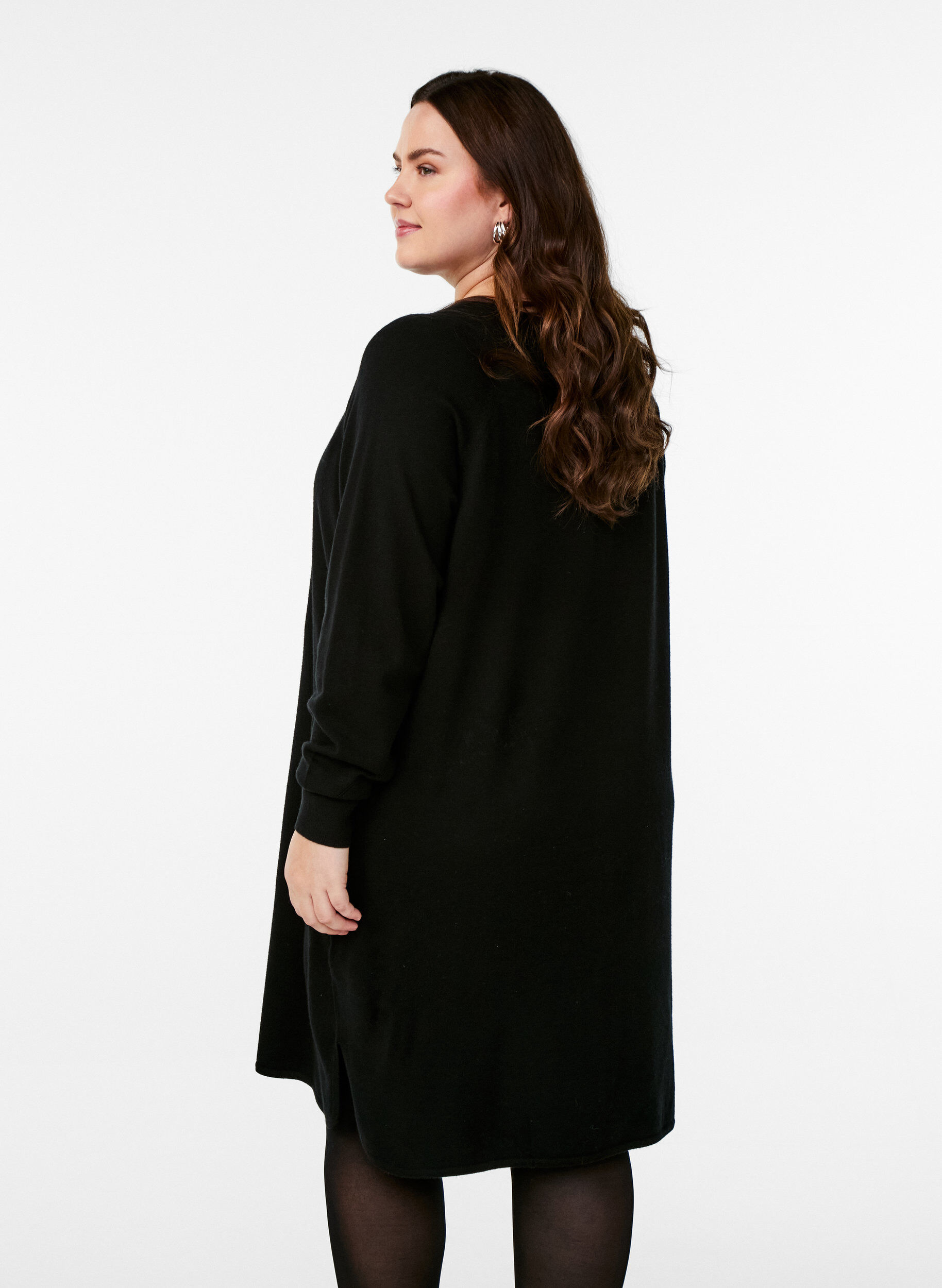 Zizzi Robe en maille avec un col rond et un motif tricot&eacute;, Black, Model image number 2
