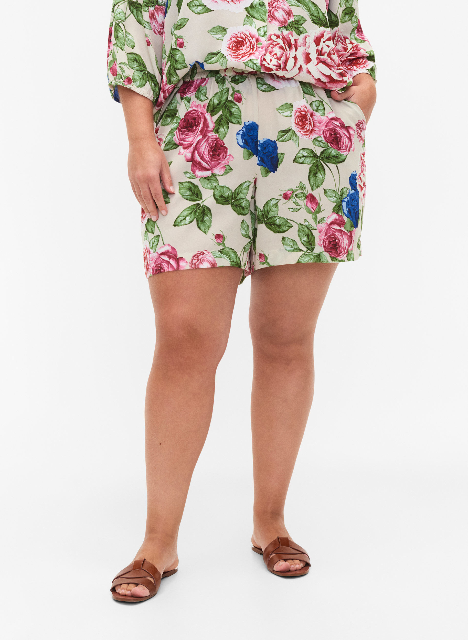 Zizzi Short &agrave; imprim&eacute; floral, Bright Flower , Model image number 2