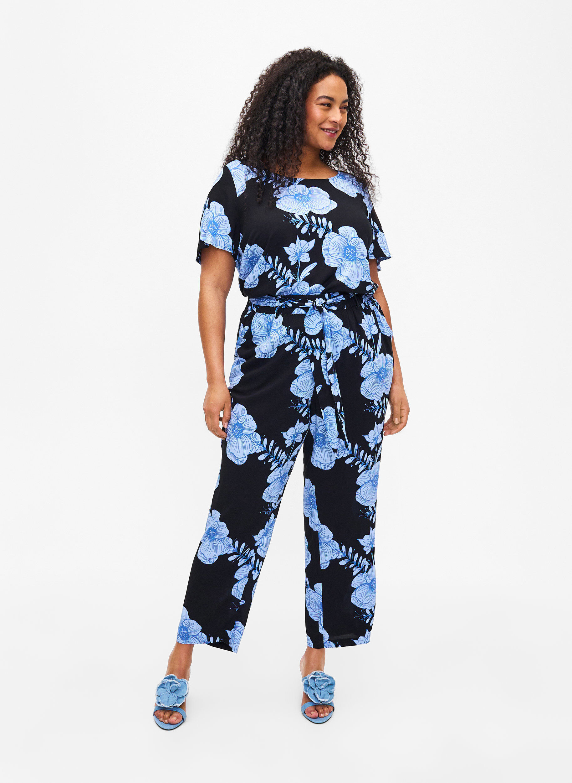 Zizzi Pantalon taille haute en viscose, Noir, Model image number 0