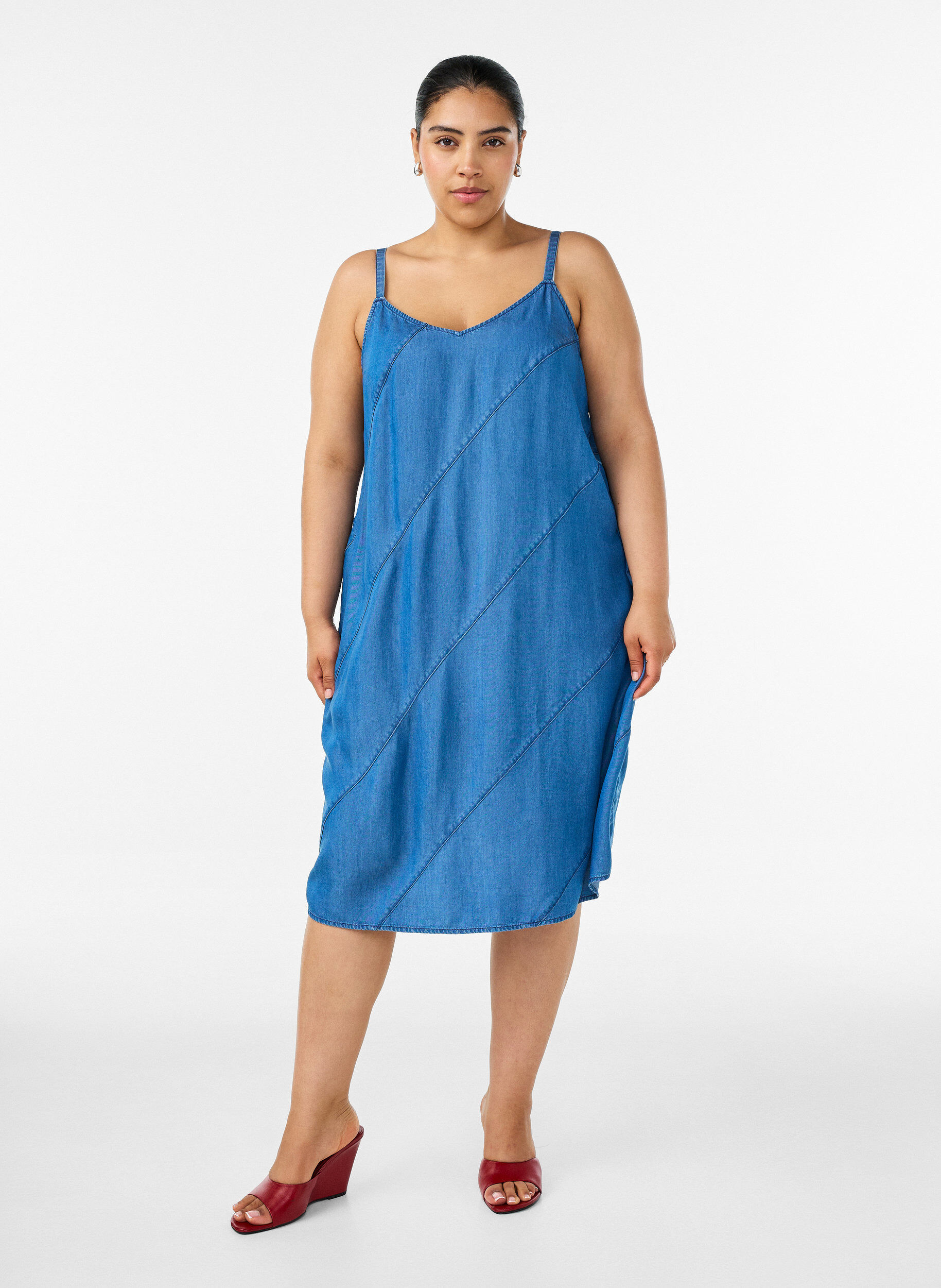 ZizziRobe aspect denim &agrave; bretelles en TENCEL&trade; Lyocell, Bleu, Model image number 1