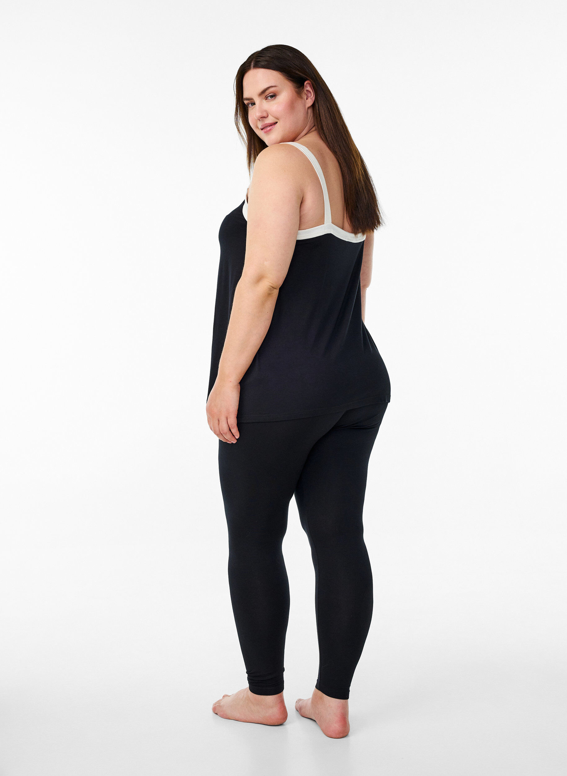 Zizzi Legging mi-mollet en viscose, Noir, Model image number 1