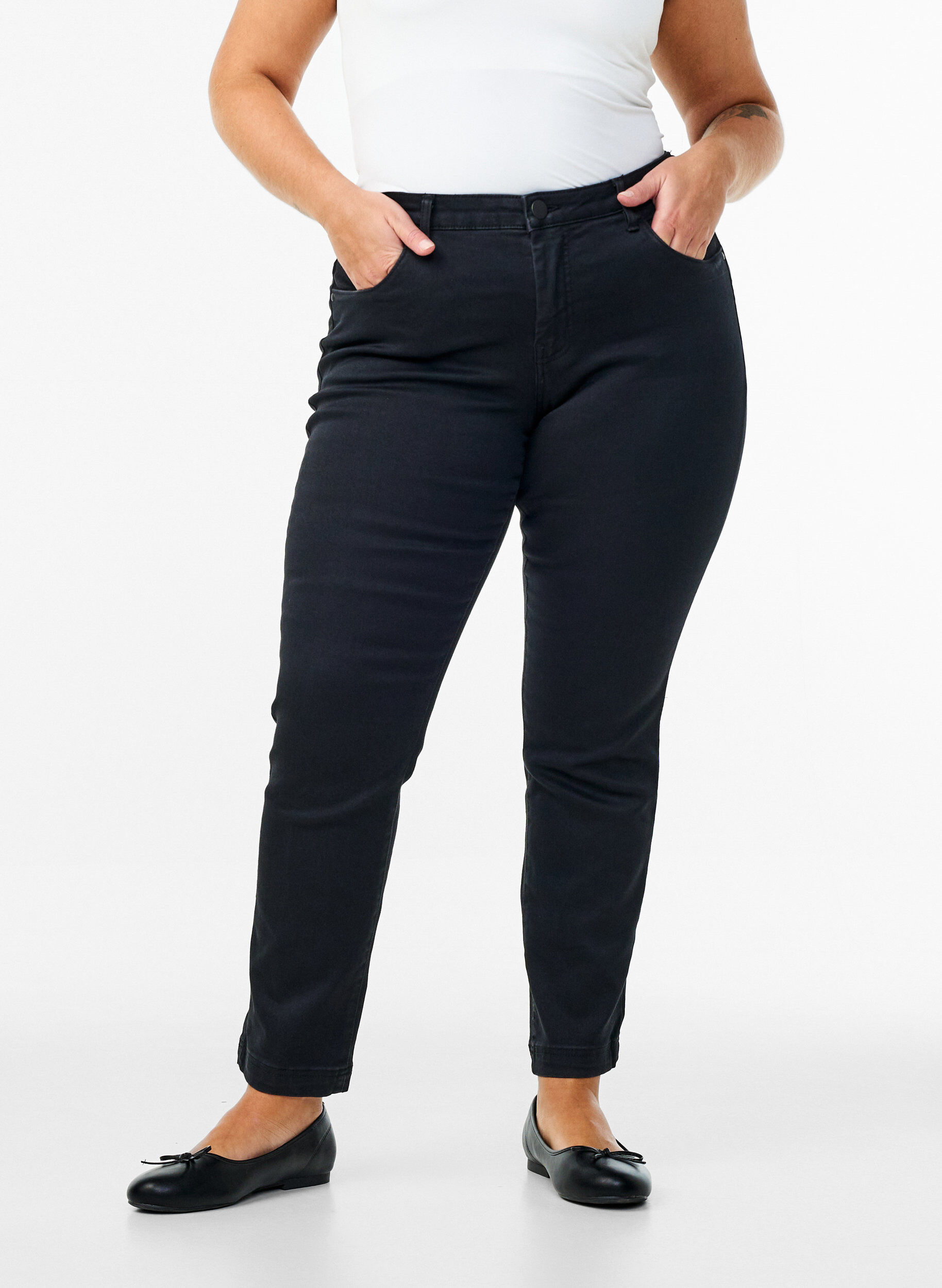 Zizzi  Emily jeans slim fit taille normale, Noir, Model image number 2