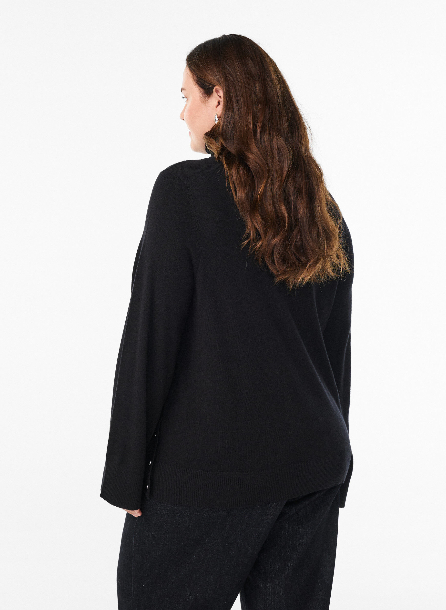 Zizzi Blouse en maille avec col roul&eacute; et boutons sur le c&ocirc;t&eacute;, Noir, Model image number 2