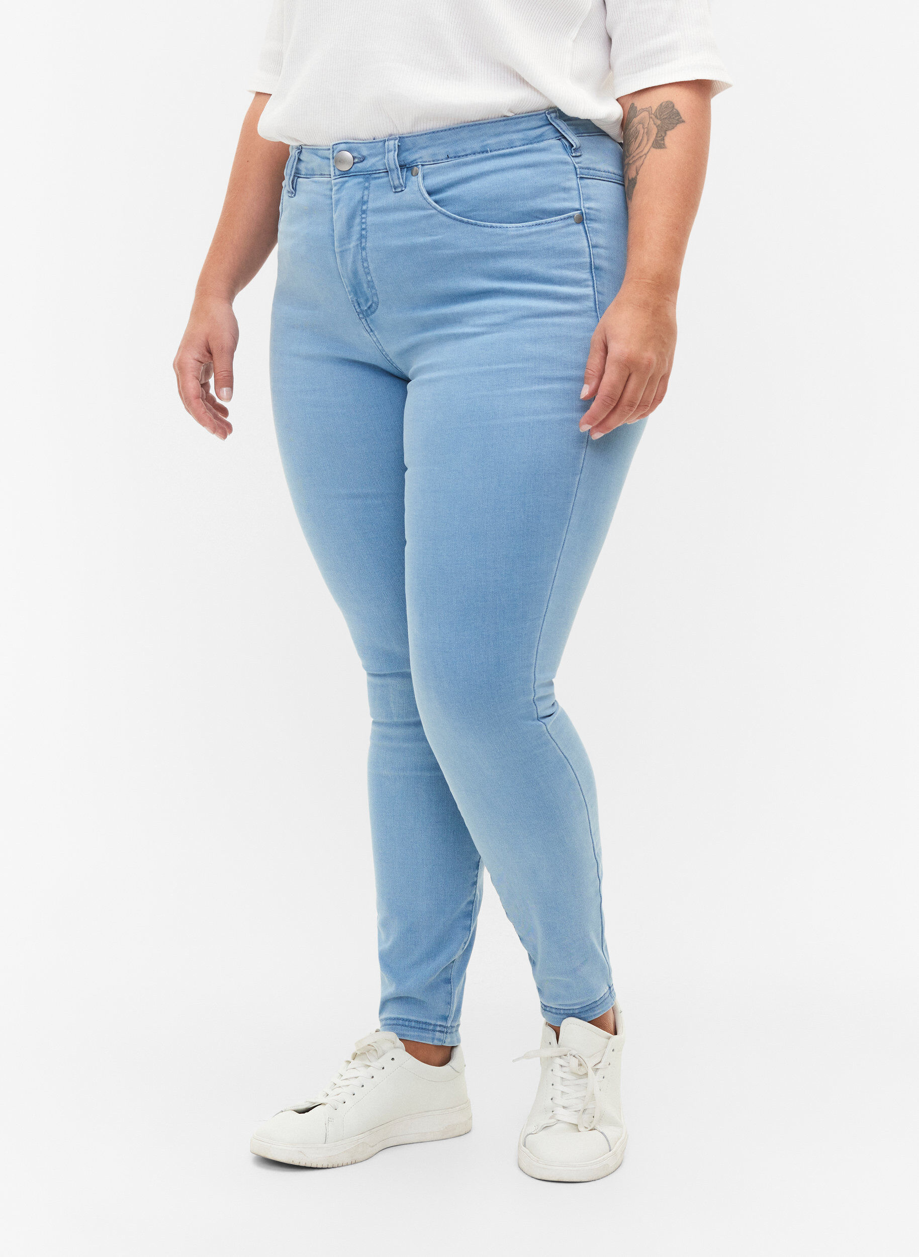Zizzi Jean Amy super slim &agrave; taille haute, Ex Lt Blue, Model image number 2
