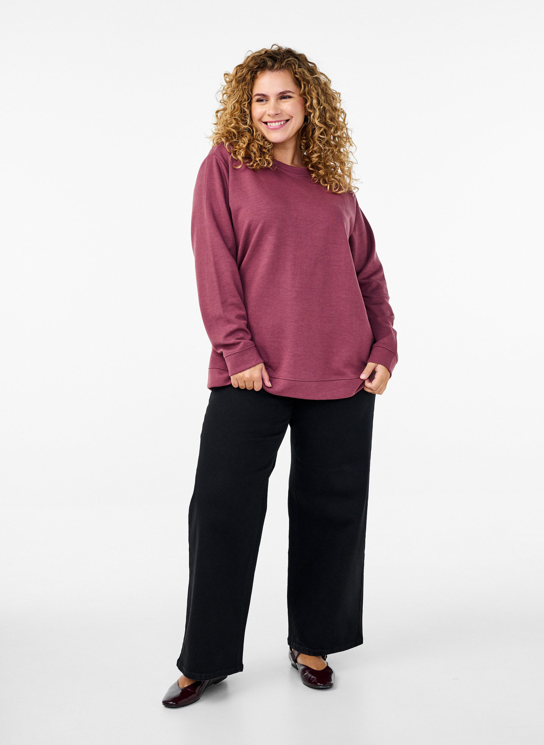 Zizzi Sweat-shirt &agrave; col ras du cou, Marron, Model image number 1