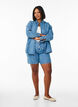 Shorts en jean avec des fleurs brod&eacute;es, Bleu Clair, Model image number 0