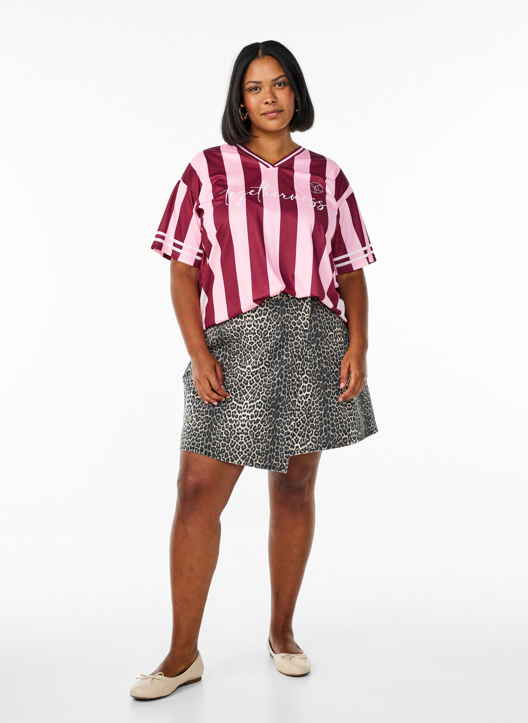 Zizzi Mini-jupe &eacute;vas&eacute;e en jean imprim&eacute; l&eacute;opard, Marron, Model image number 1