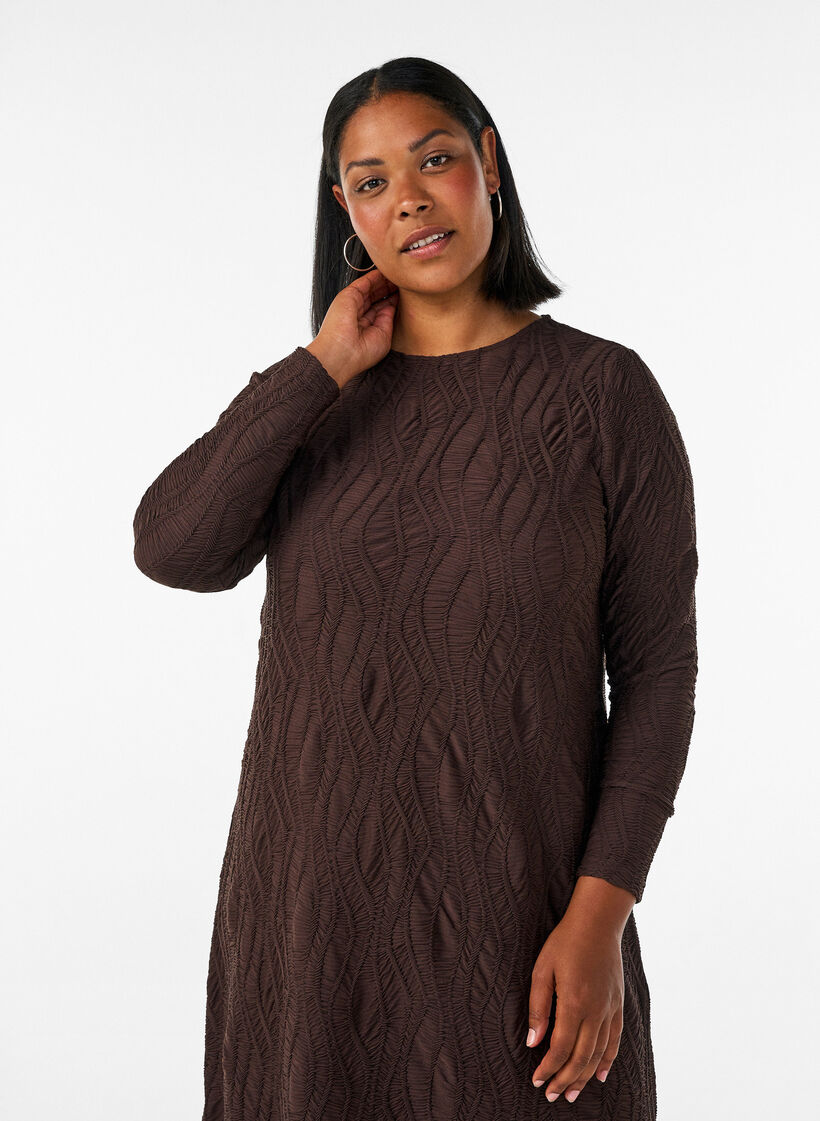 Robe midi &agrave; texture ondul&eacute;e et manches longues, Marron, Model image number 2