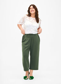 Pantalon 7/8 coupe ample, Thyme, Model