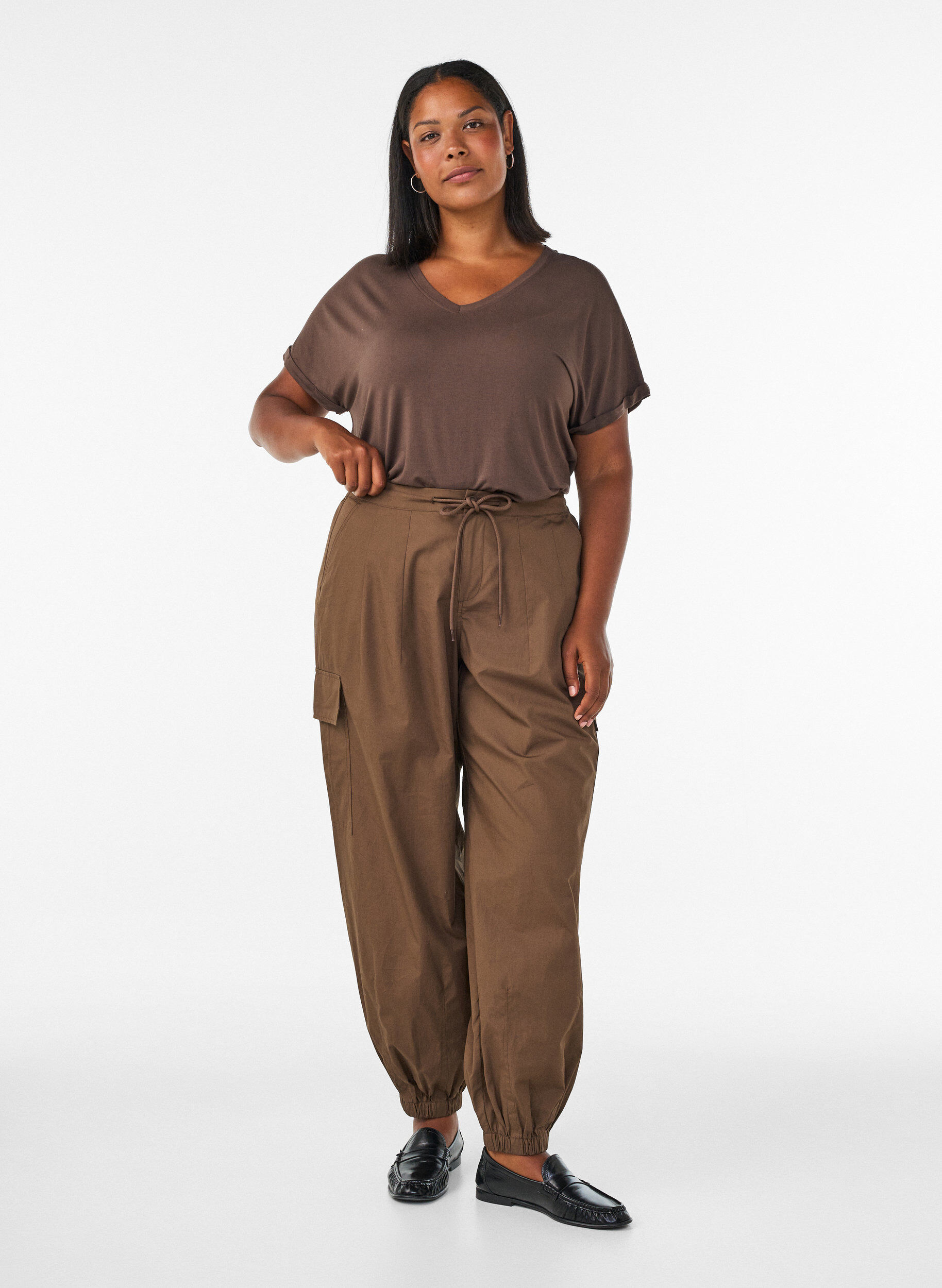 ZizziBasic T-shirt col V en viscose, Marron, Model image number 1
