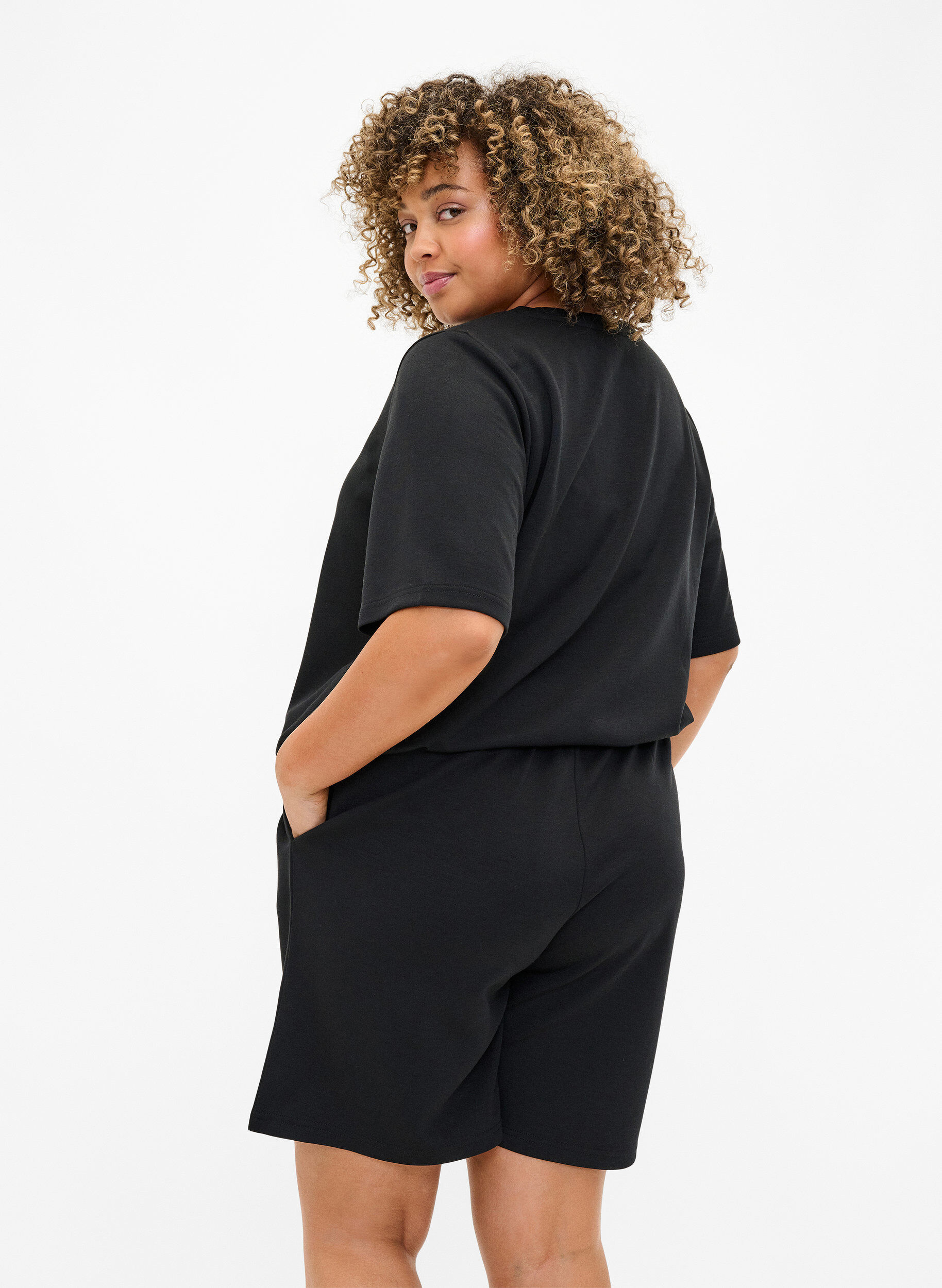 Zizzi Shorts en m&eacute;lange de modal avec des poches, Noir, Model image number 1