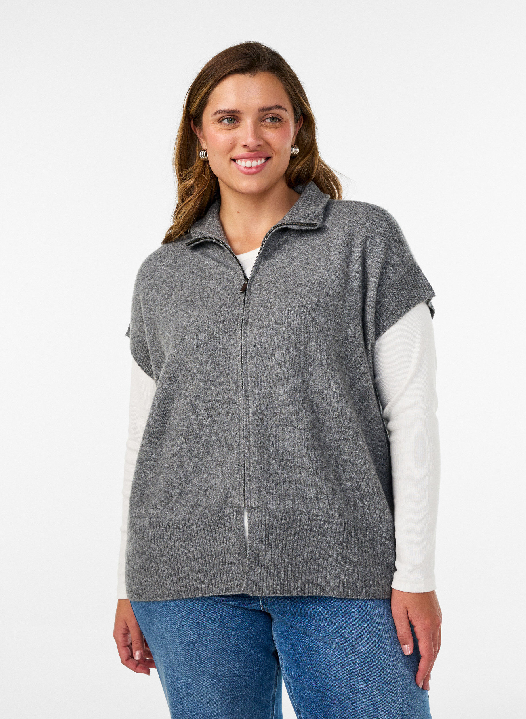 ZizziGilet en maille &agrave; col montant et fermeture zipp&eacute;e, Gris, Model image number 0
