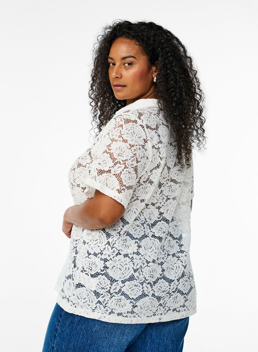 Chemisier en dentelle avec un col et un décolleté en V, Vanille, Model image number 2