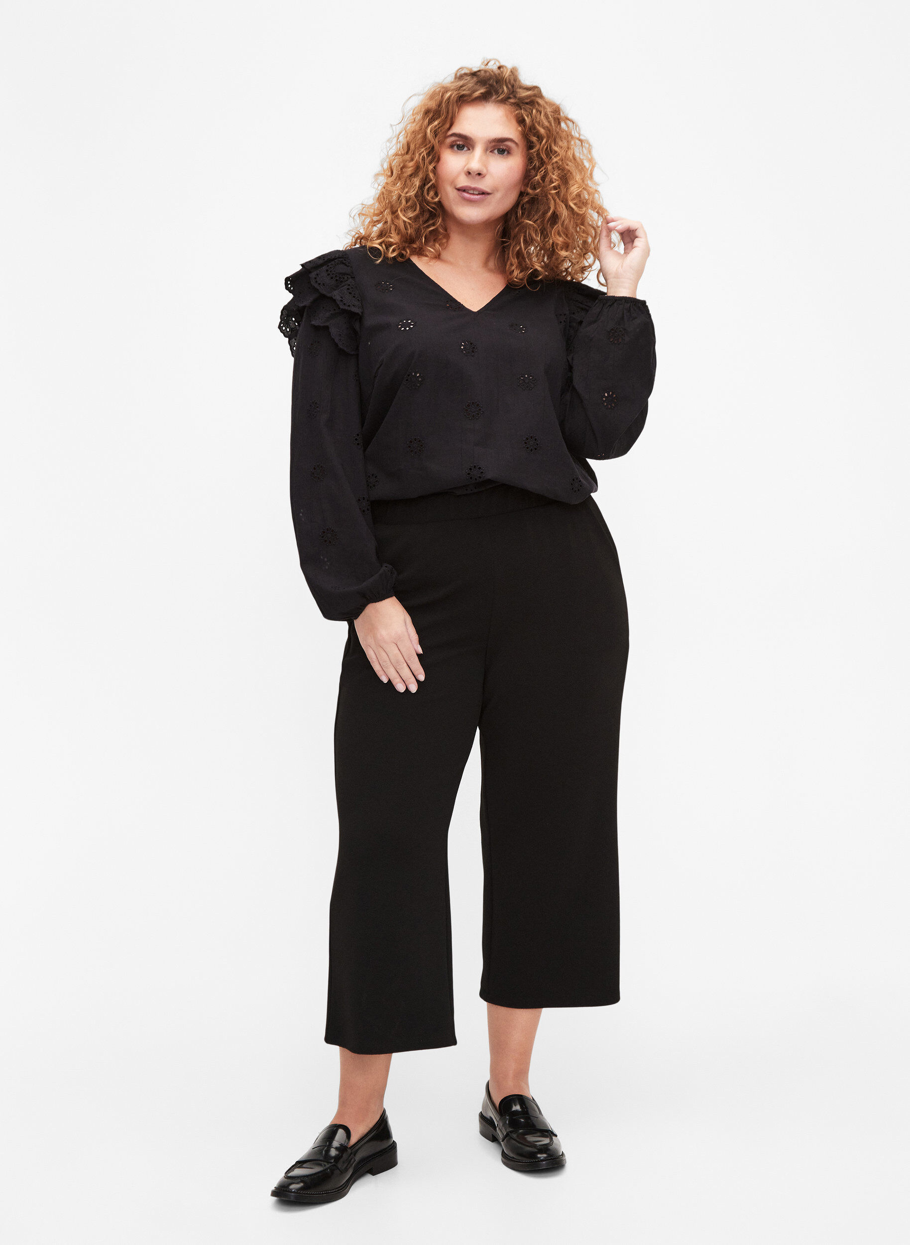 Pantalon ample avec longueur 7/8, Noir, Model