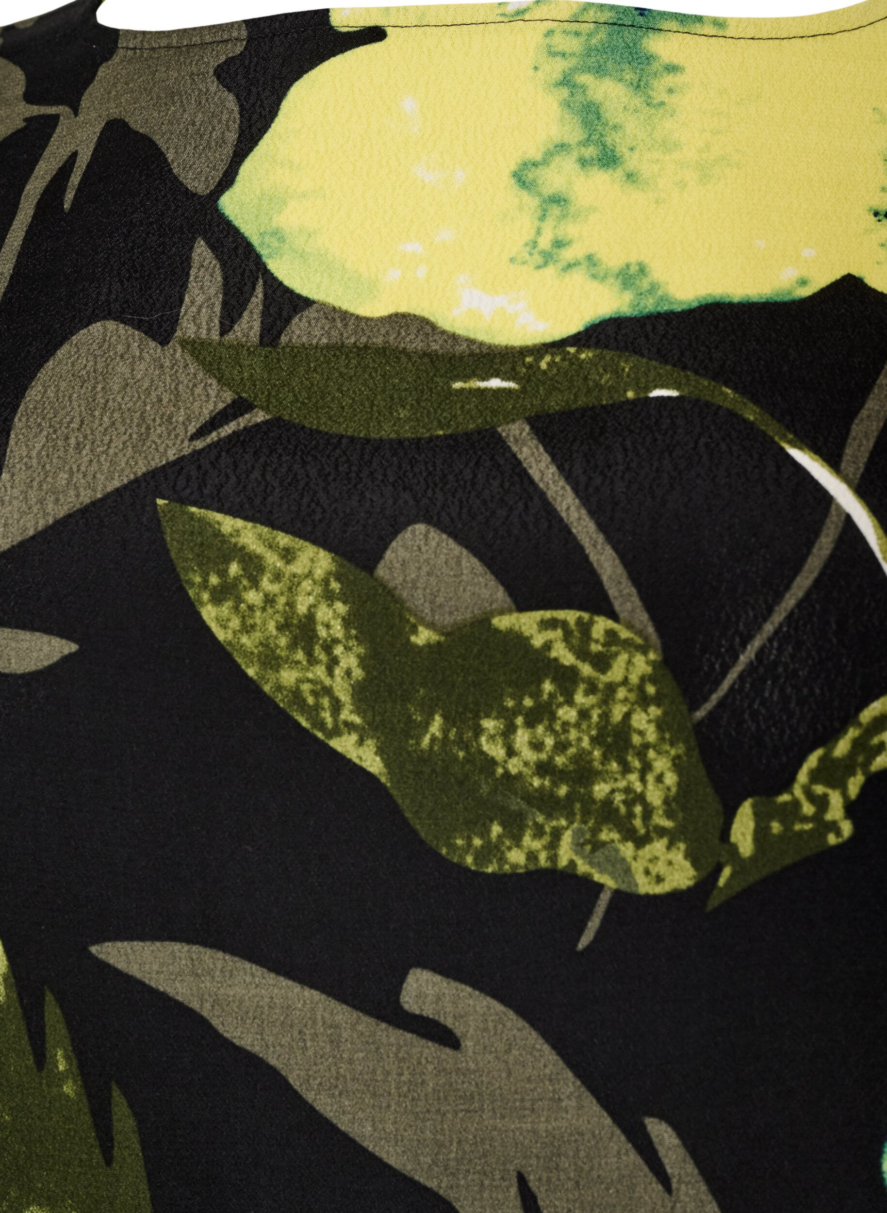 ZizziBlouse &agrave; fleurs avec col bateau et manches larges, Noir, Packshot image number 2