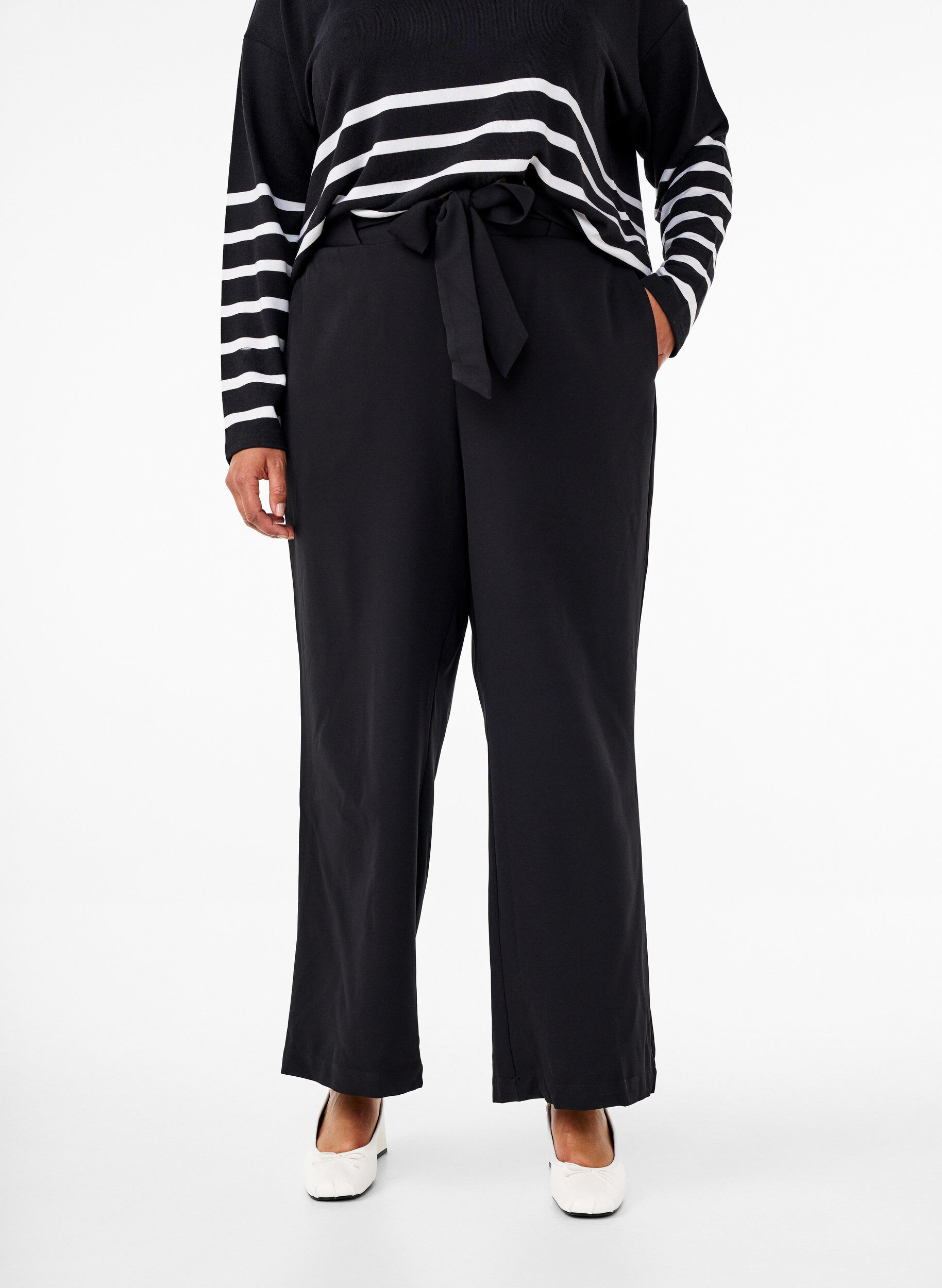 Zizzi Pantalons larges &agrave; taille haute et ceinture &agrave; nouer, Noir, Model image number 1