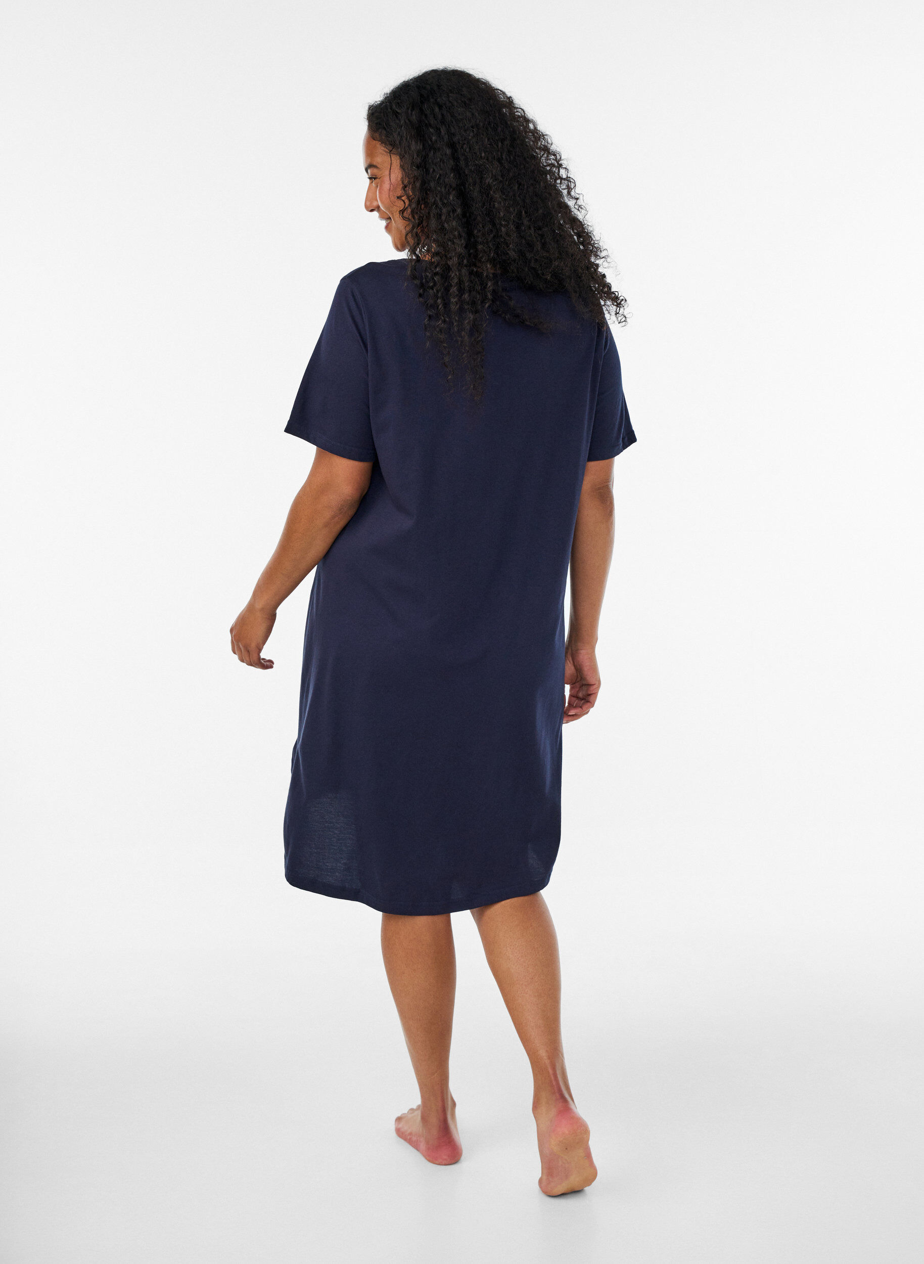 ZizziChemise de nuit en coton biologique et &agrave; col en V, Bleu, Model image number 2