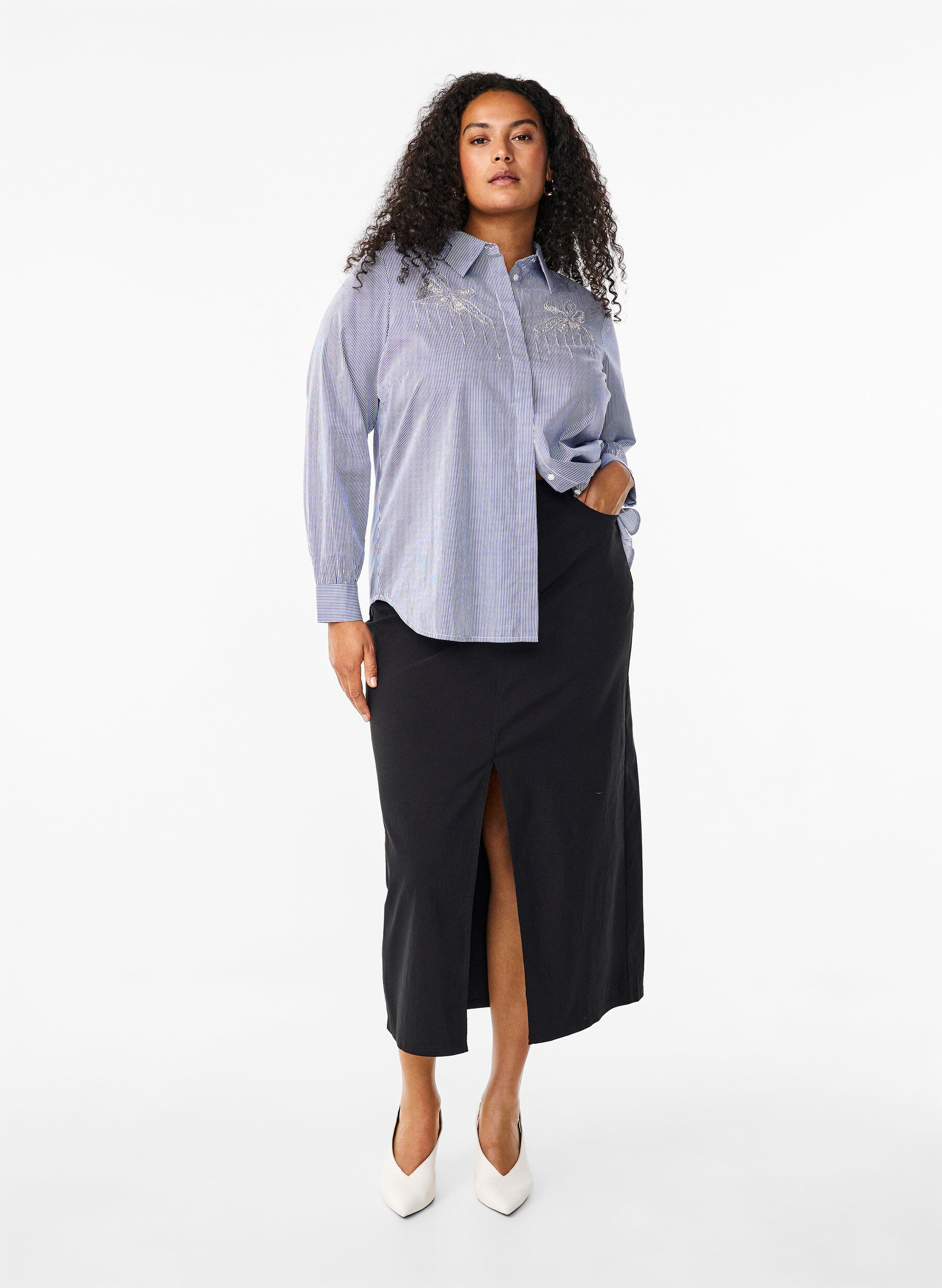 Zizzi Chemise en coton biologique avec broderie de perles, Bleu, Model image number 1