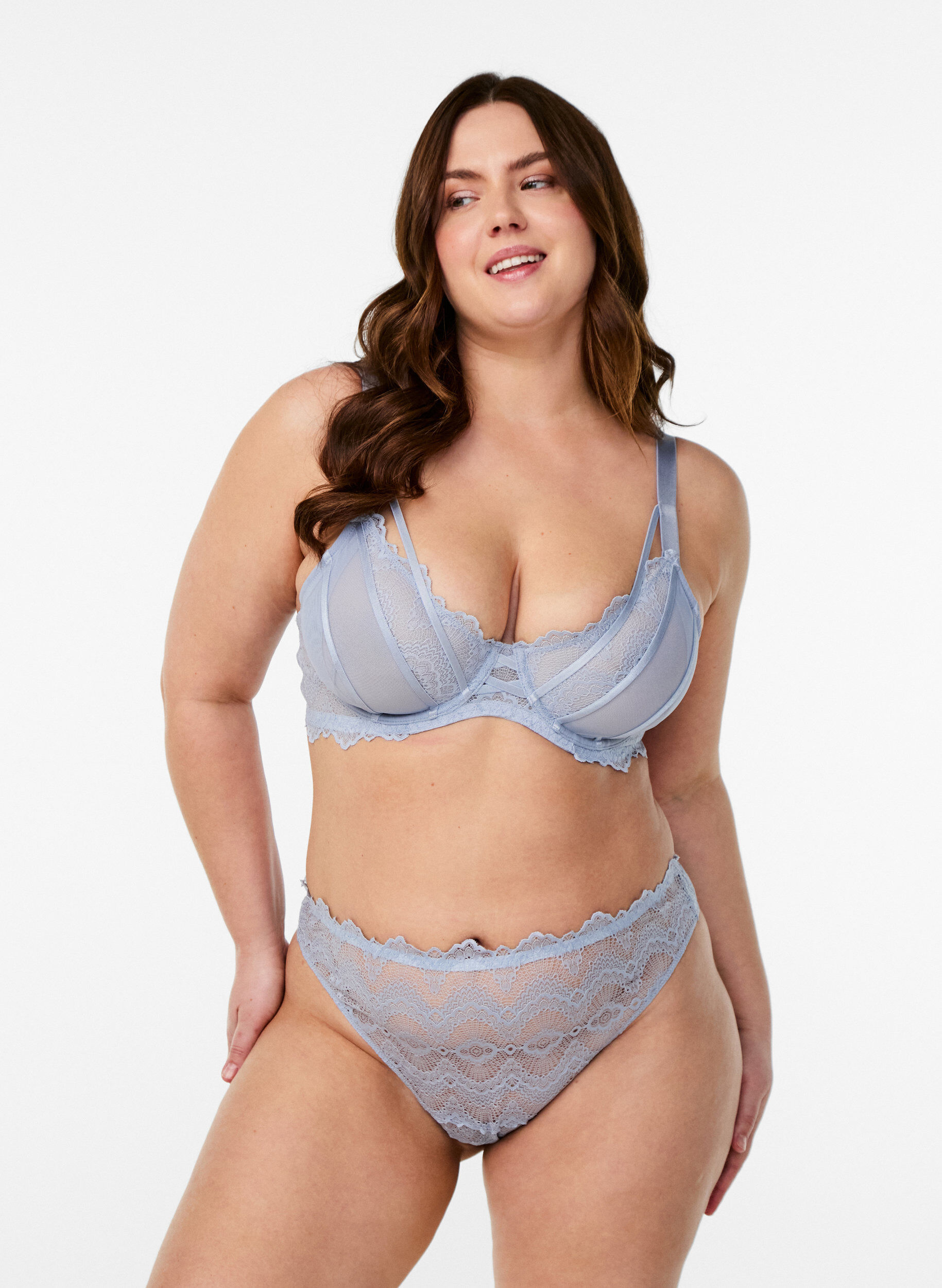 Zizzi G-string en dentelle avec d&eacute;tail crois&eacute; &agrave; l'arri&egrave;re, Bleu Clair, Model image number 0