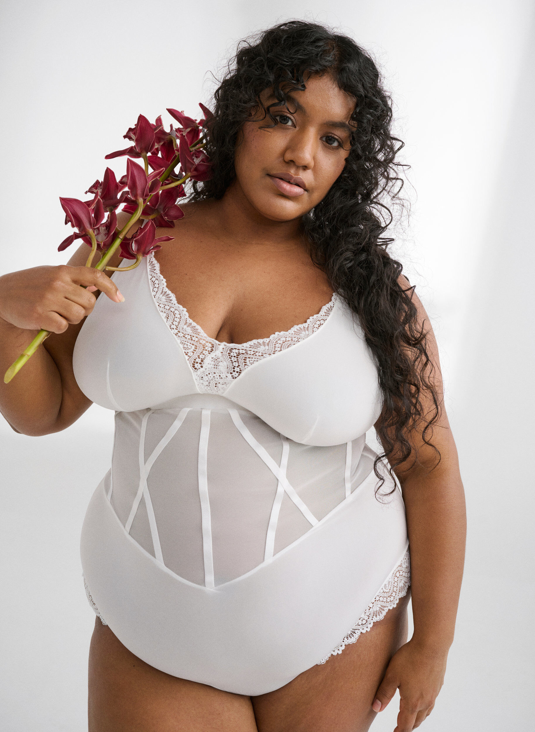 Zizzi Body avec dentelle et d&eacute;tails string, Blanc, Image image number 0