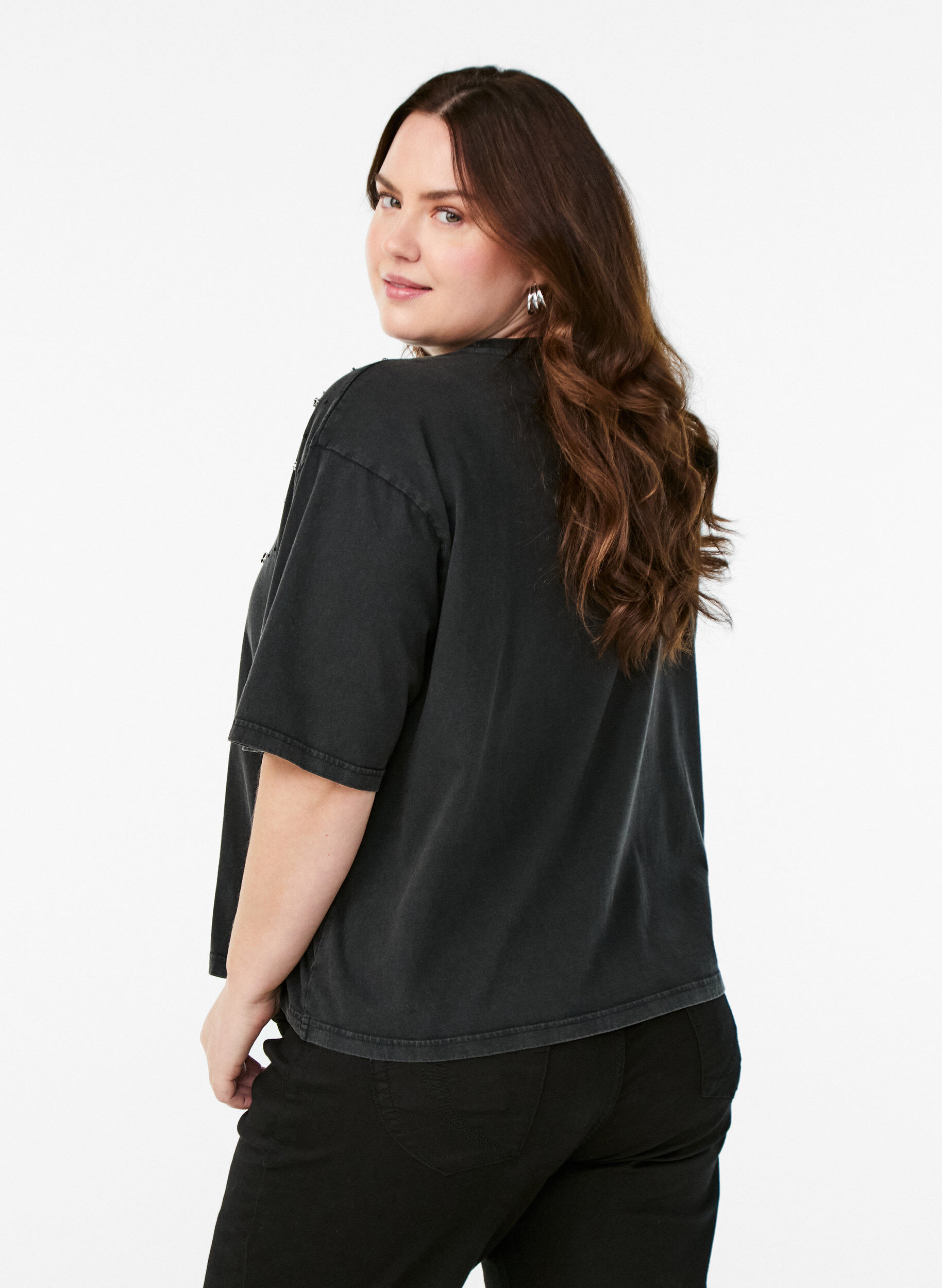 Zizzi T-shirt Boxy avec perles et strass, Gris anthracite, Model image number 2