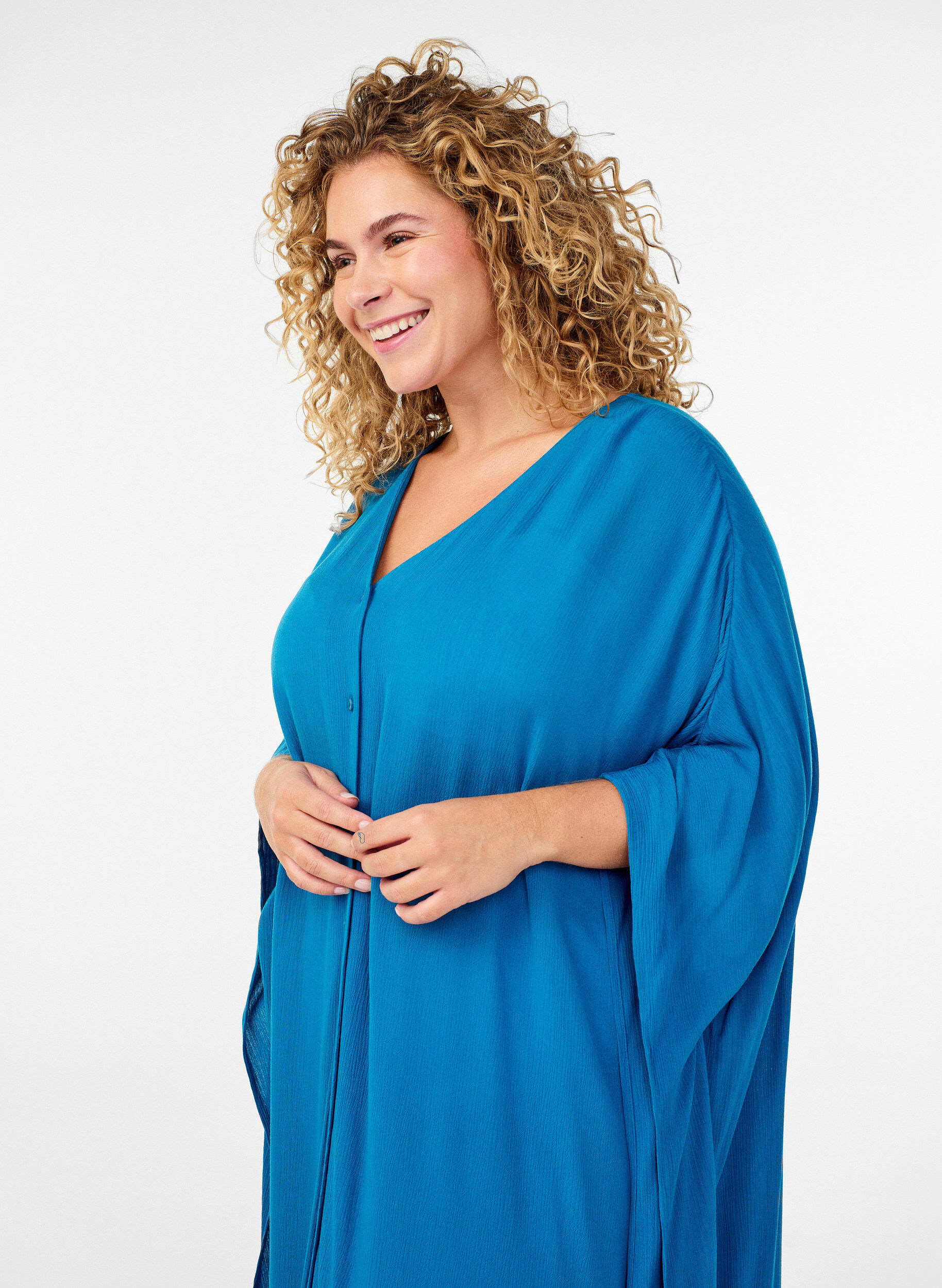 Zizzi Robes de plage Kaftan &agrave; boutons, Bleu, Model image number 2