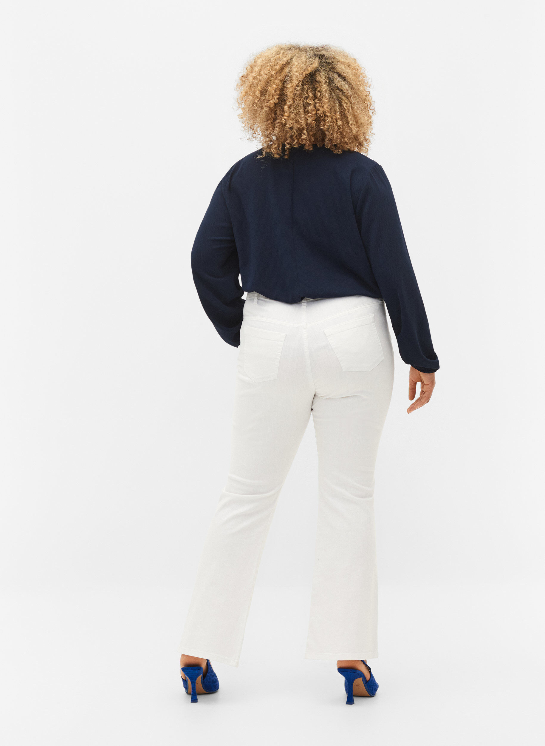 Zizzi Jeans bootcut Ellen &agrave; taille haute, Blanc, Model image number 1