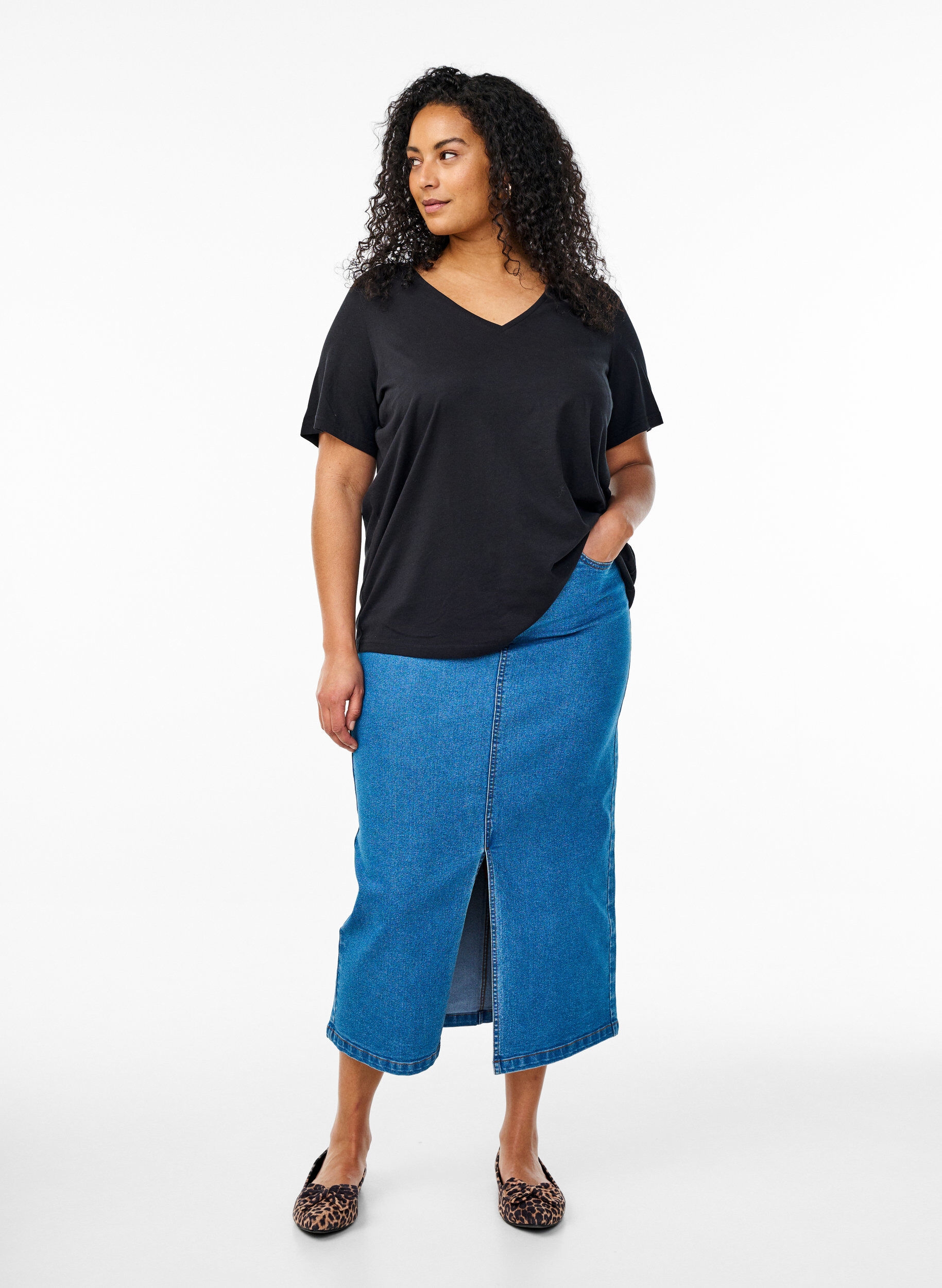 Zizzi Lot de 2 t-shirts avec col en V, Noir, Model image number 1