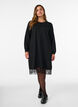 Robe courte en maille avec ourlet en dentelle, Noir, Model image number 1