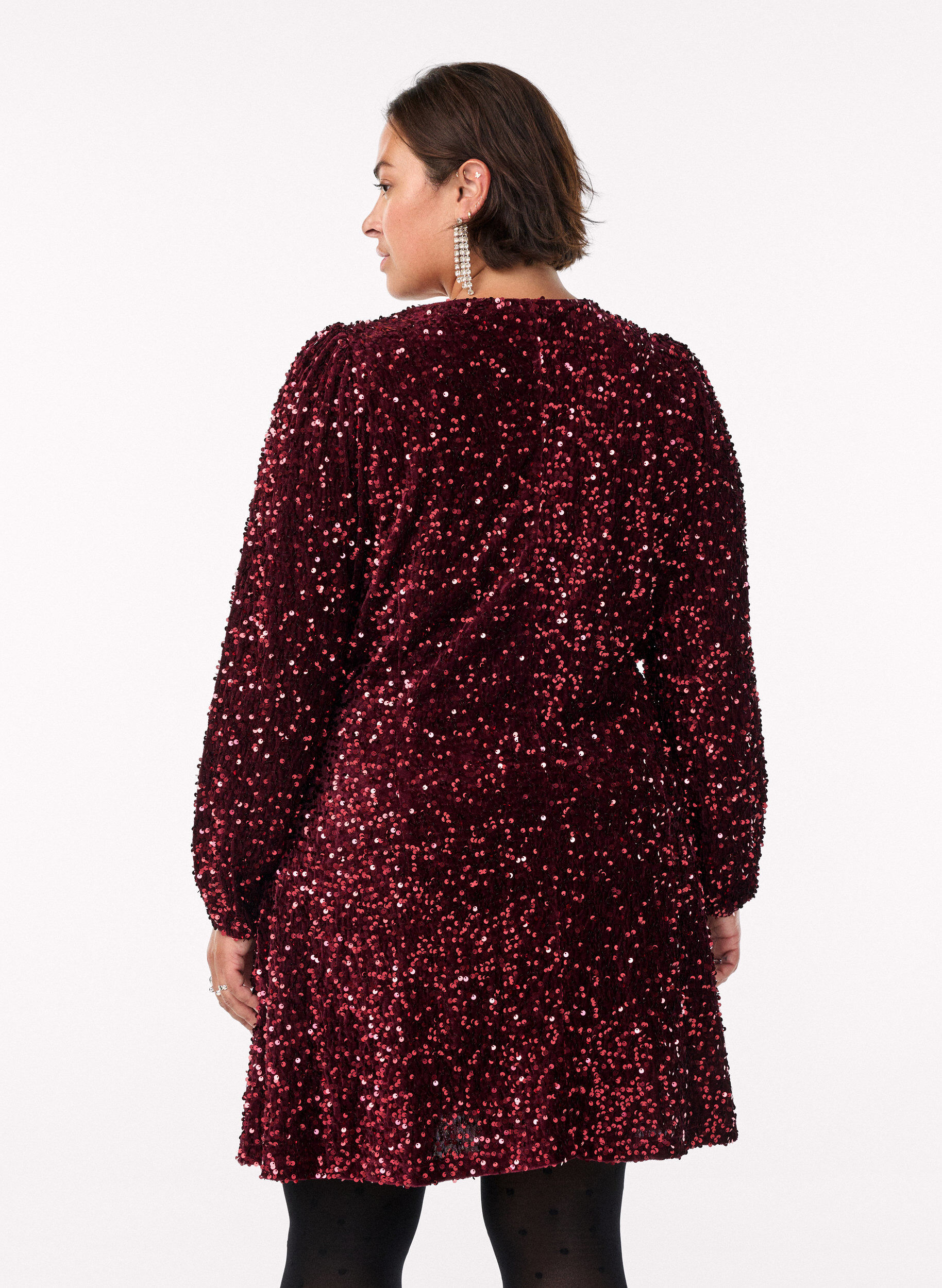 Zizzi Robe courte &eacute;vas&eacute;e &agrave; sequins, Rouge, Model image number 2