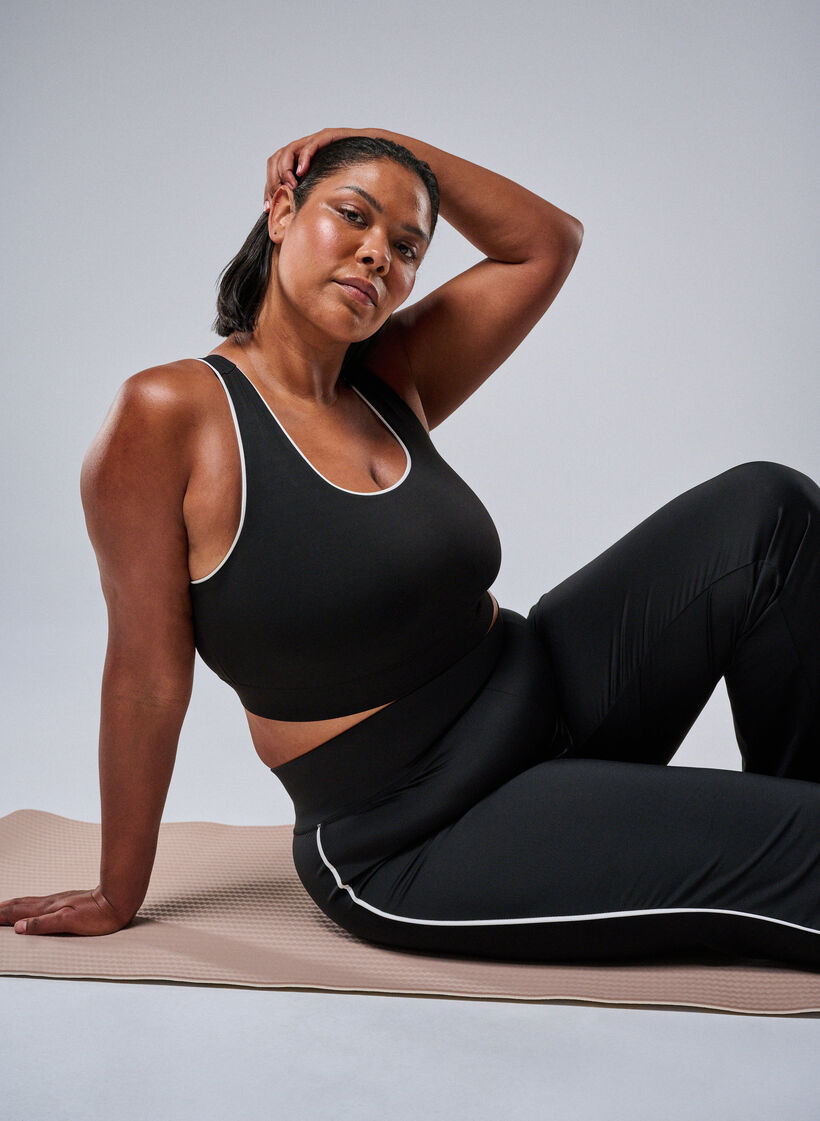 Brassière de sport à dos nageur avec finitions contrastantes, Noir, Image image number 0