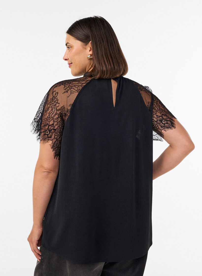 Blouse &agrave; col montant avec manches courtes en dentelle, Noir, Model image number 2