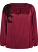 Blouse en satin avec appliqu&eacute; en dentelle et perles, Bordeaux, Packshot image number 0