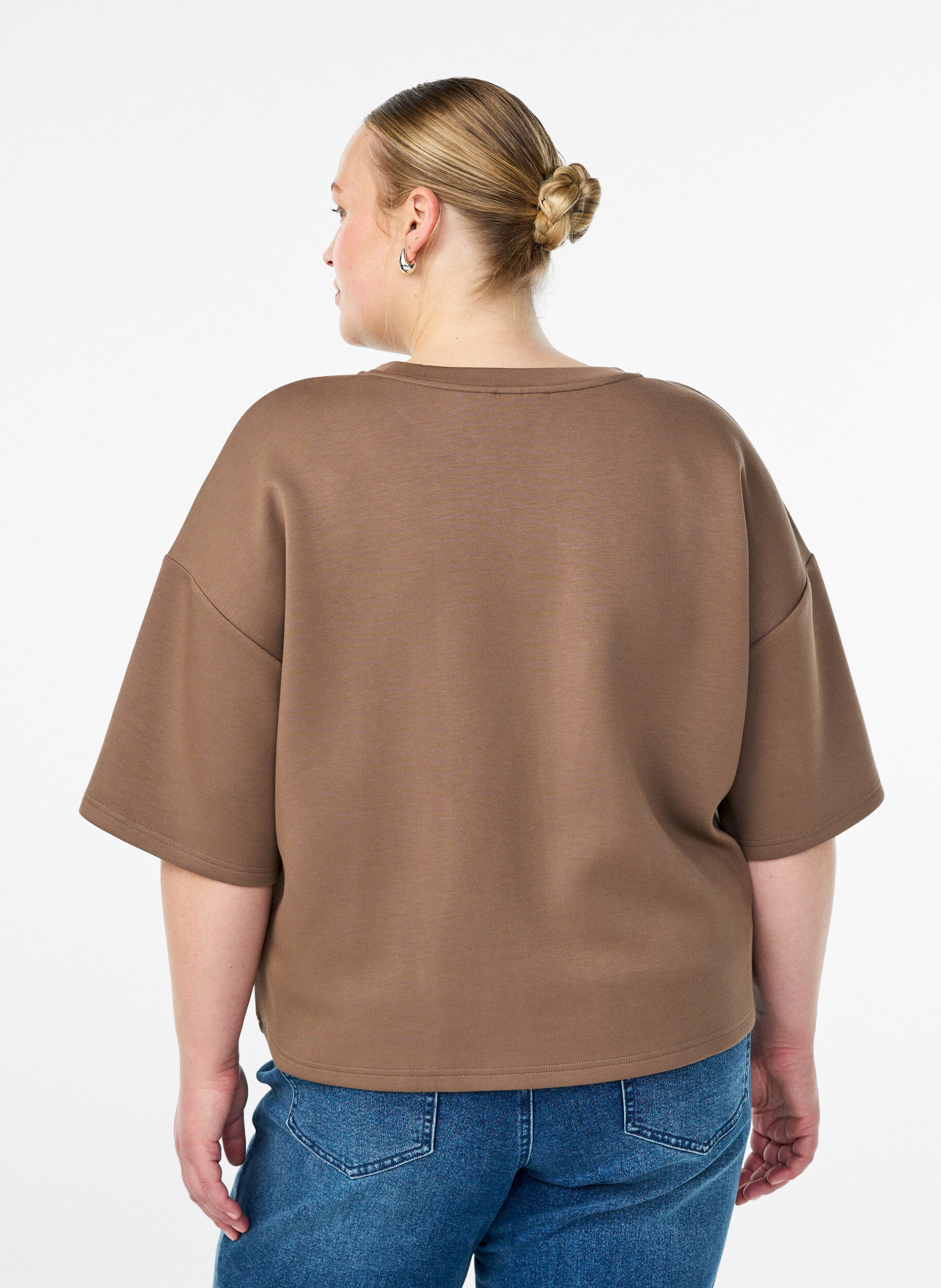 Zizzi T-shirt court coupe ample en m&eacute;lange de modal, Marron, Model image number 2