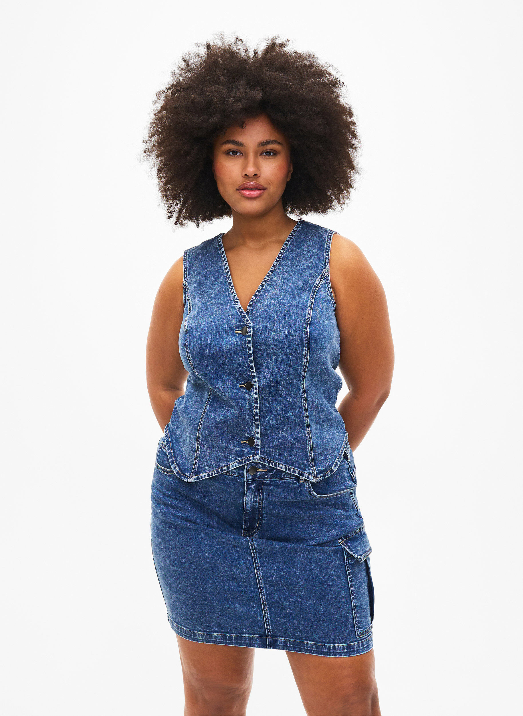 Zizzi Jupe en jean pr&egrave;s du corps avec poche cargo, Blue Denim, Model image number 0