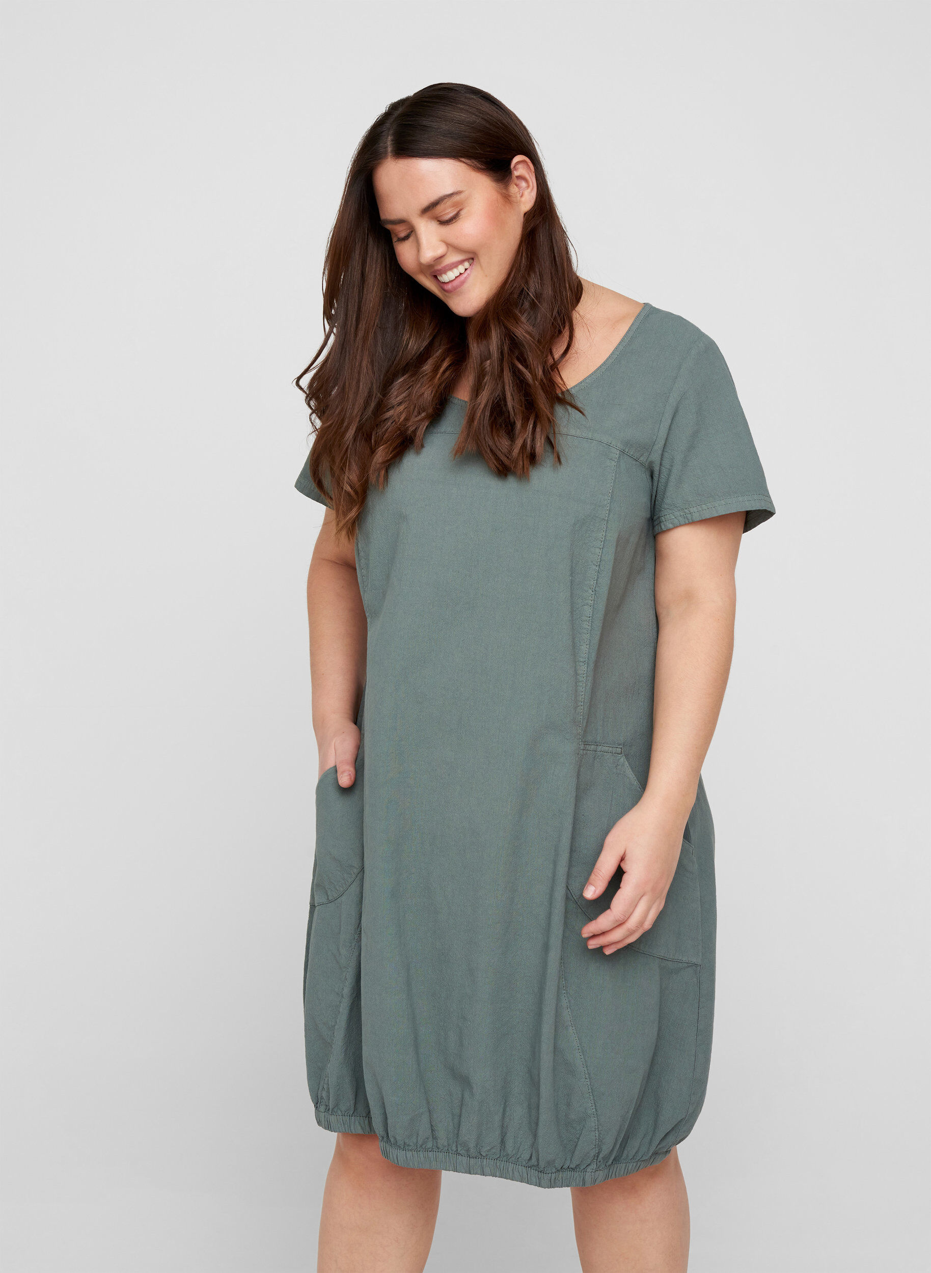Zizzi Robe en coton &agrave; manches courtes, Vert fonc&eacute;, Model image number 0