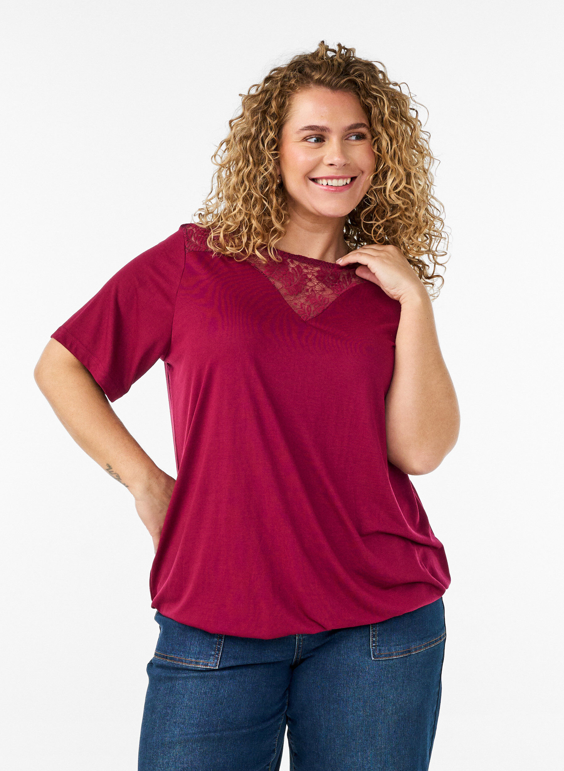 ZizziBlouse avec empi&egrave;cement en dentelle et manches ballon, Rouge, Model image number 0