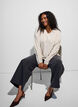 Blouse en viscose avec col en V et ourlet arrondi, Beige, Model image number 0