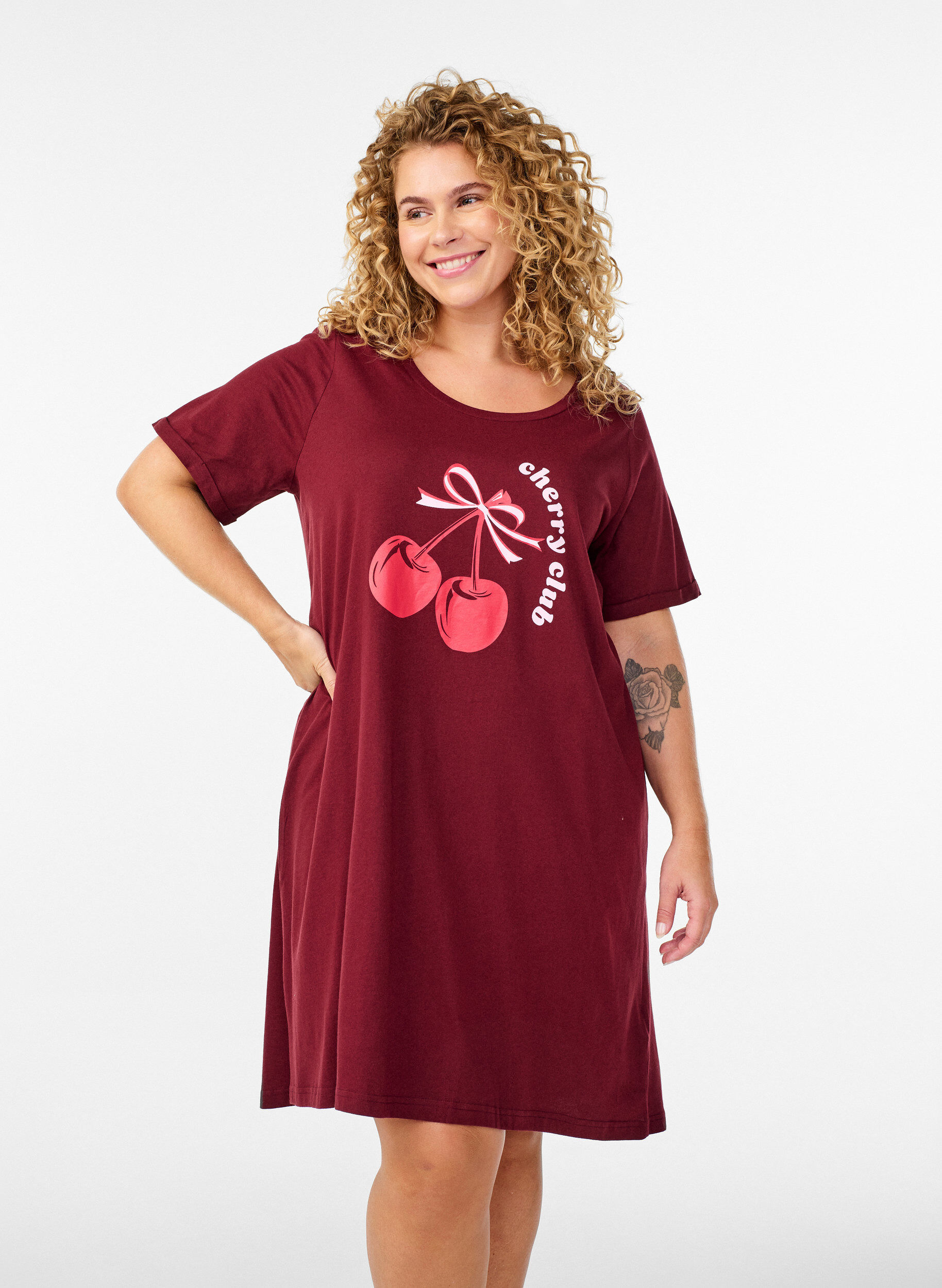 Chemise de nuit &agrave; manches courtes en coton biologique, Bordeaux, Model