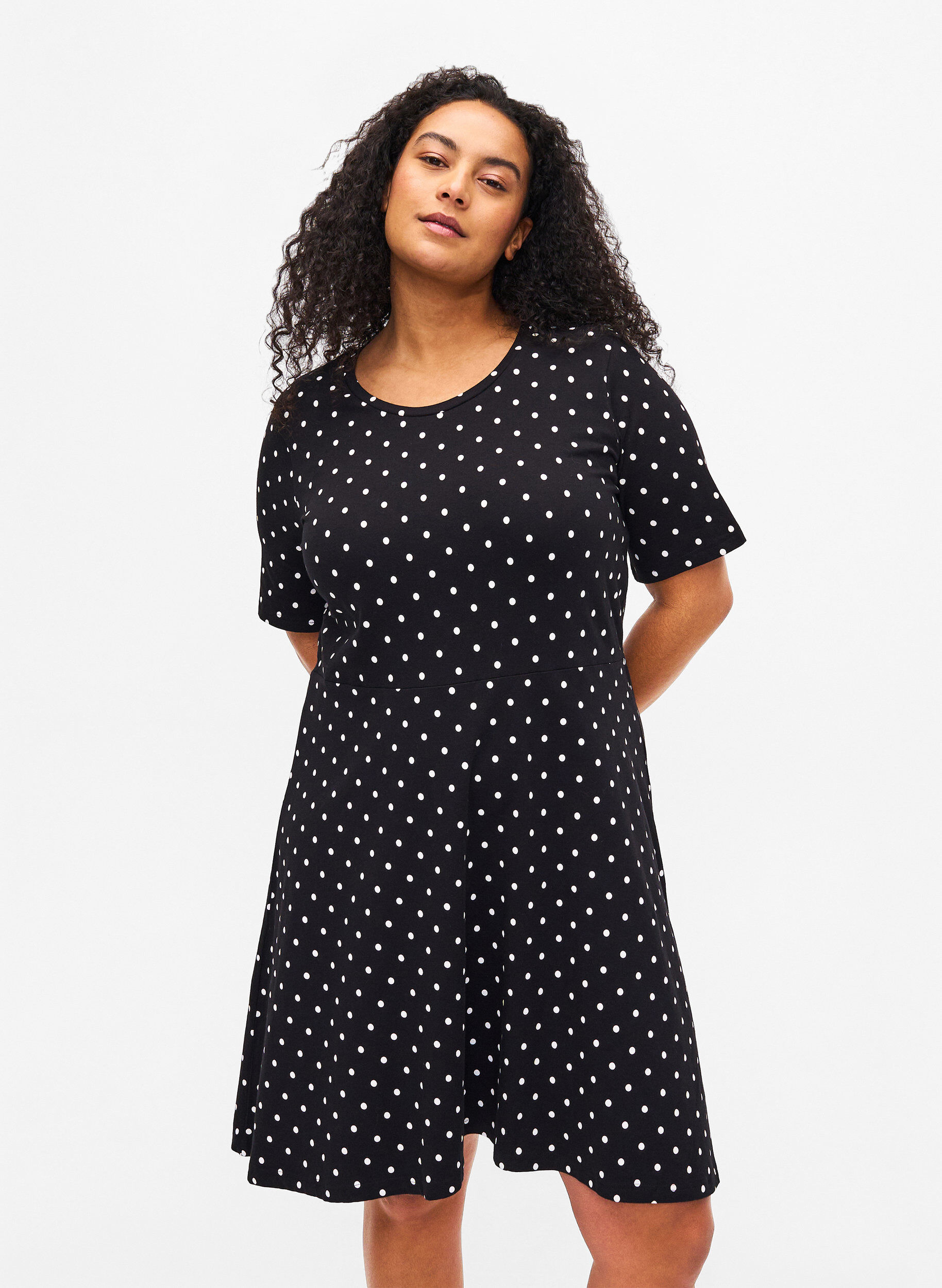 Zizzi Robe en coton &agrave; manches courtes et &agrave; pois, Black w. White Dot, Model image number 0