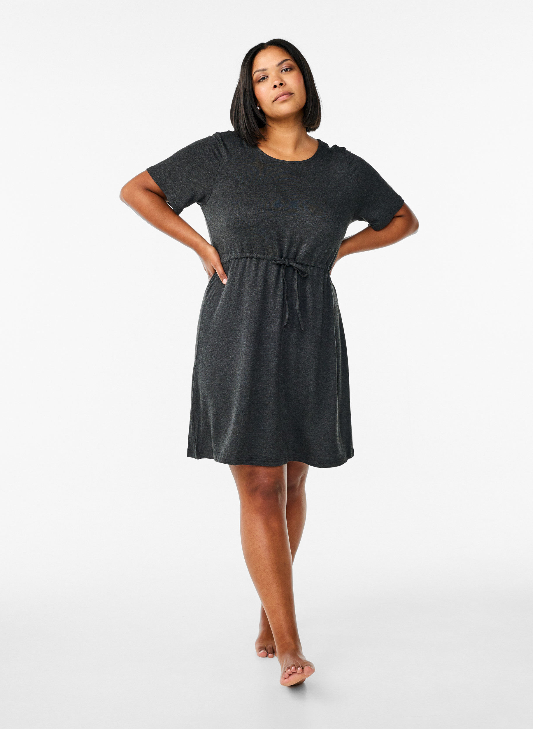 Zizzi Robe courte en jersey avec une ceinture &agrave; nouer, Gris anthracite, Model image number 1
