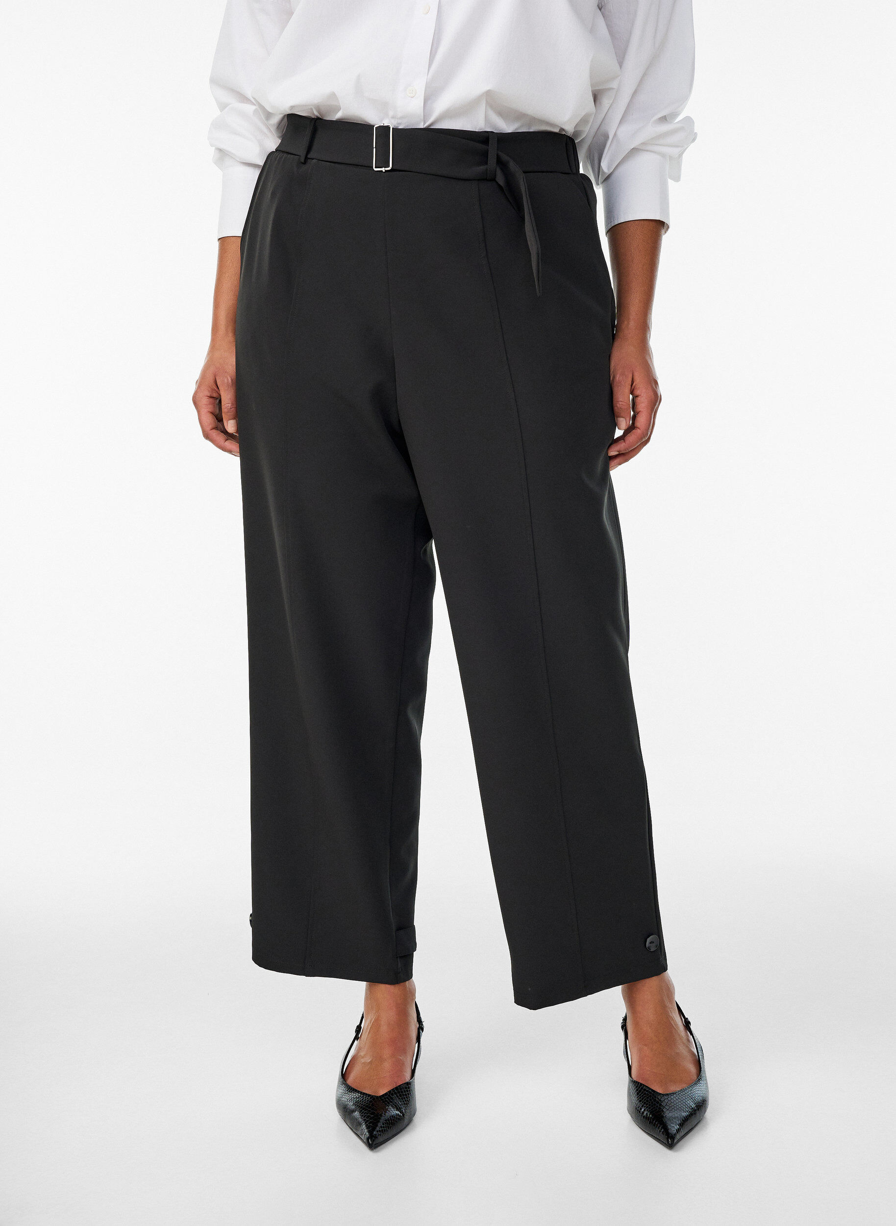 Zizzi Pantalon taille haute avec ceinture, Noir, Model image number 2