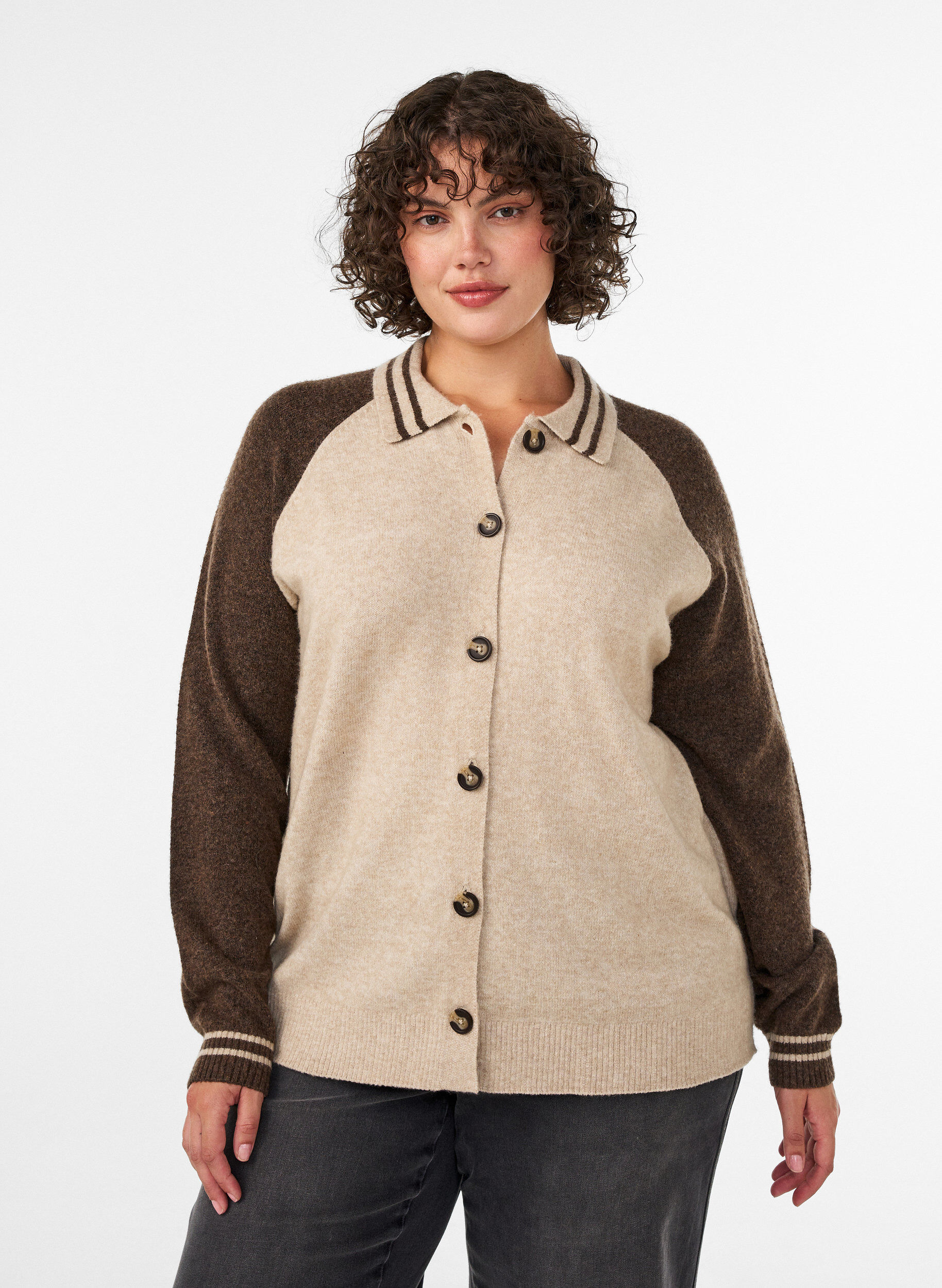 ZizziCardigan avec manches et col contrastants, Beige, Model image number 0
