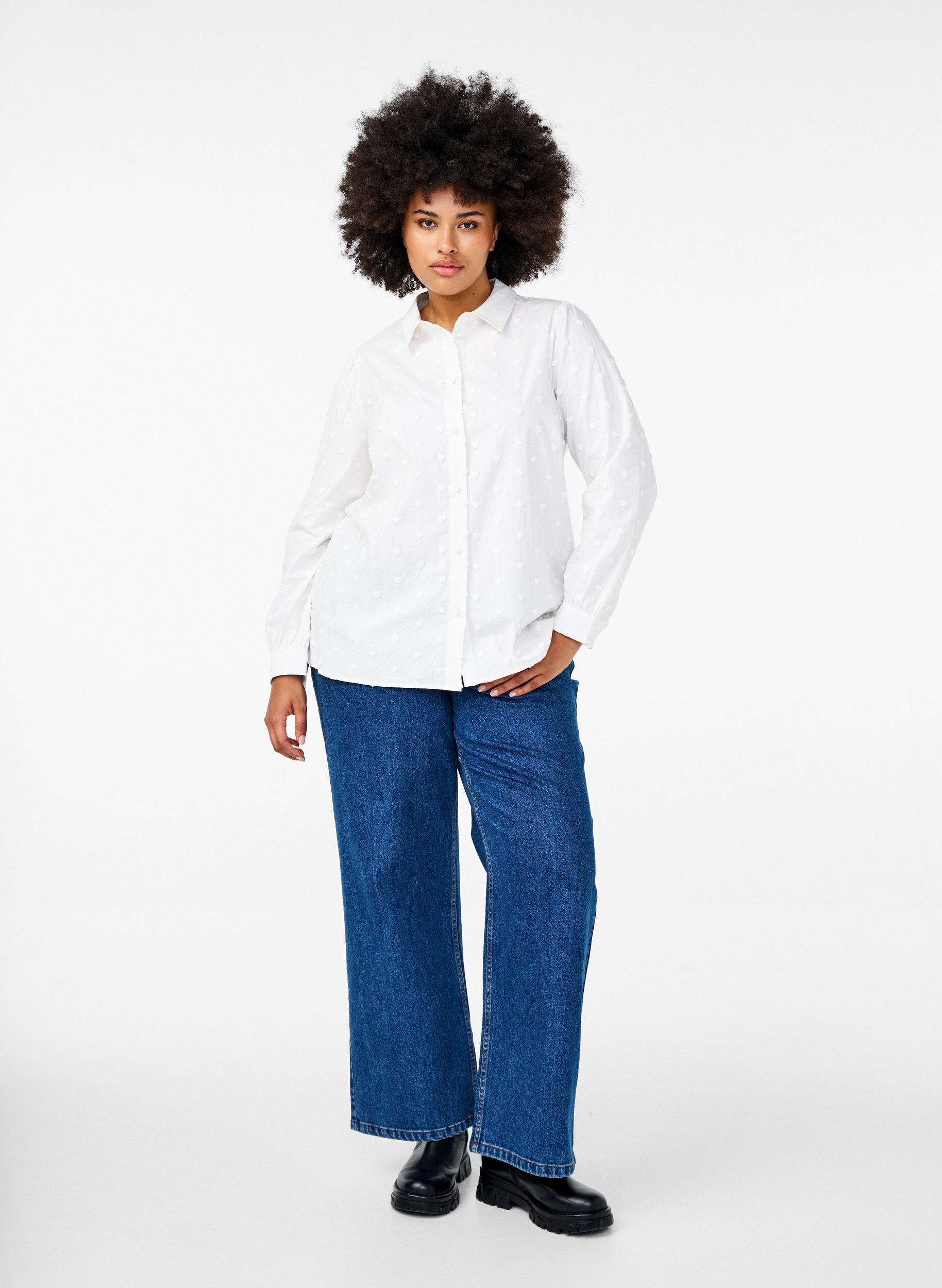 Zizzi Chemise avec c&oelig;urs cousus, Blanc, Model image number 1